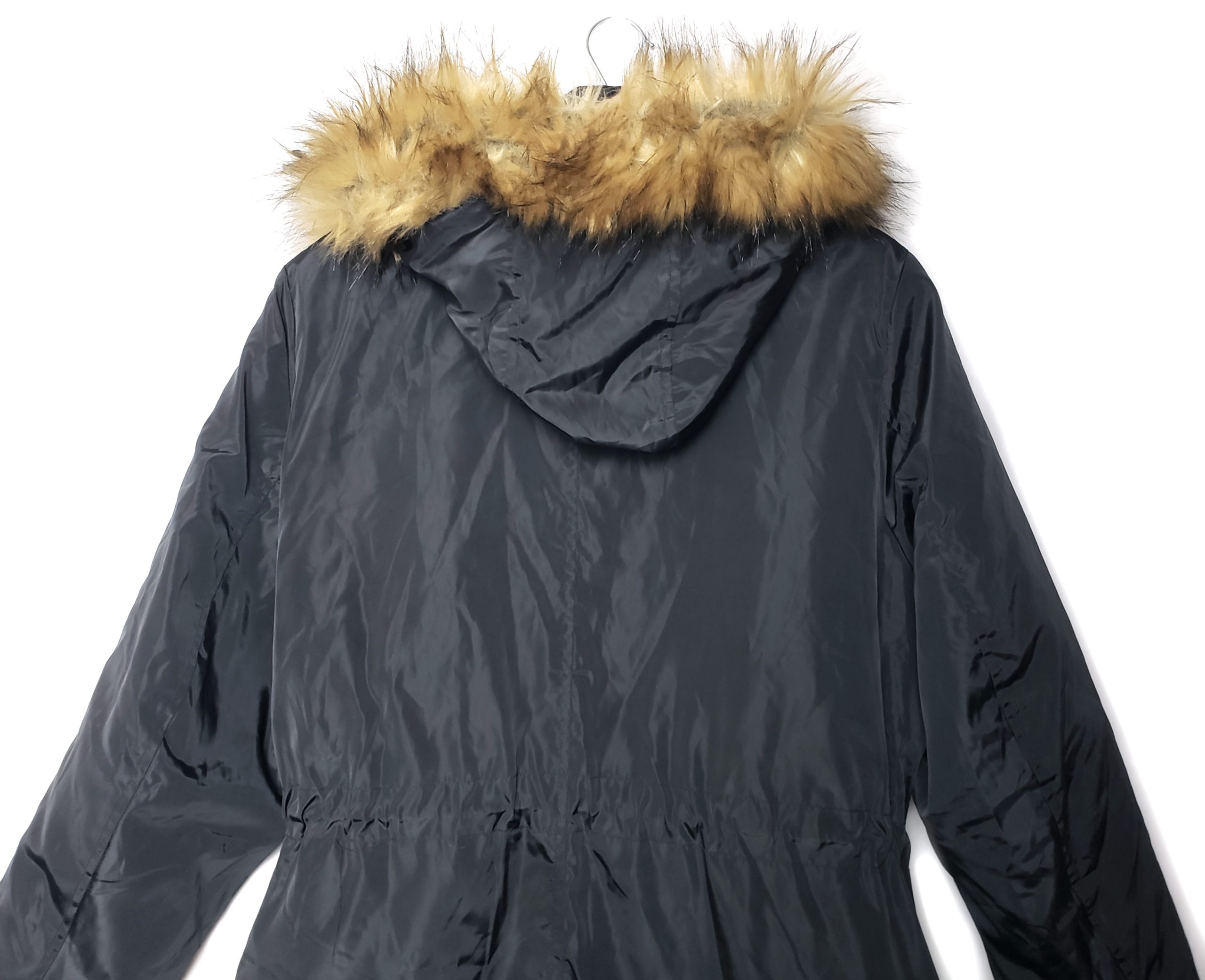 Стильна чорна парка Studio Outerwear - елегантний верхній одяг з хутряним капюшоном 5 Стильна чорна парка Studio Outerwear - елегантний верхній одяг з хутряним капюшоном - Зображення 5