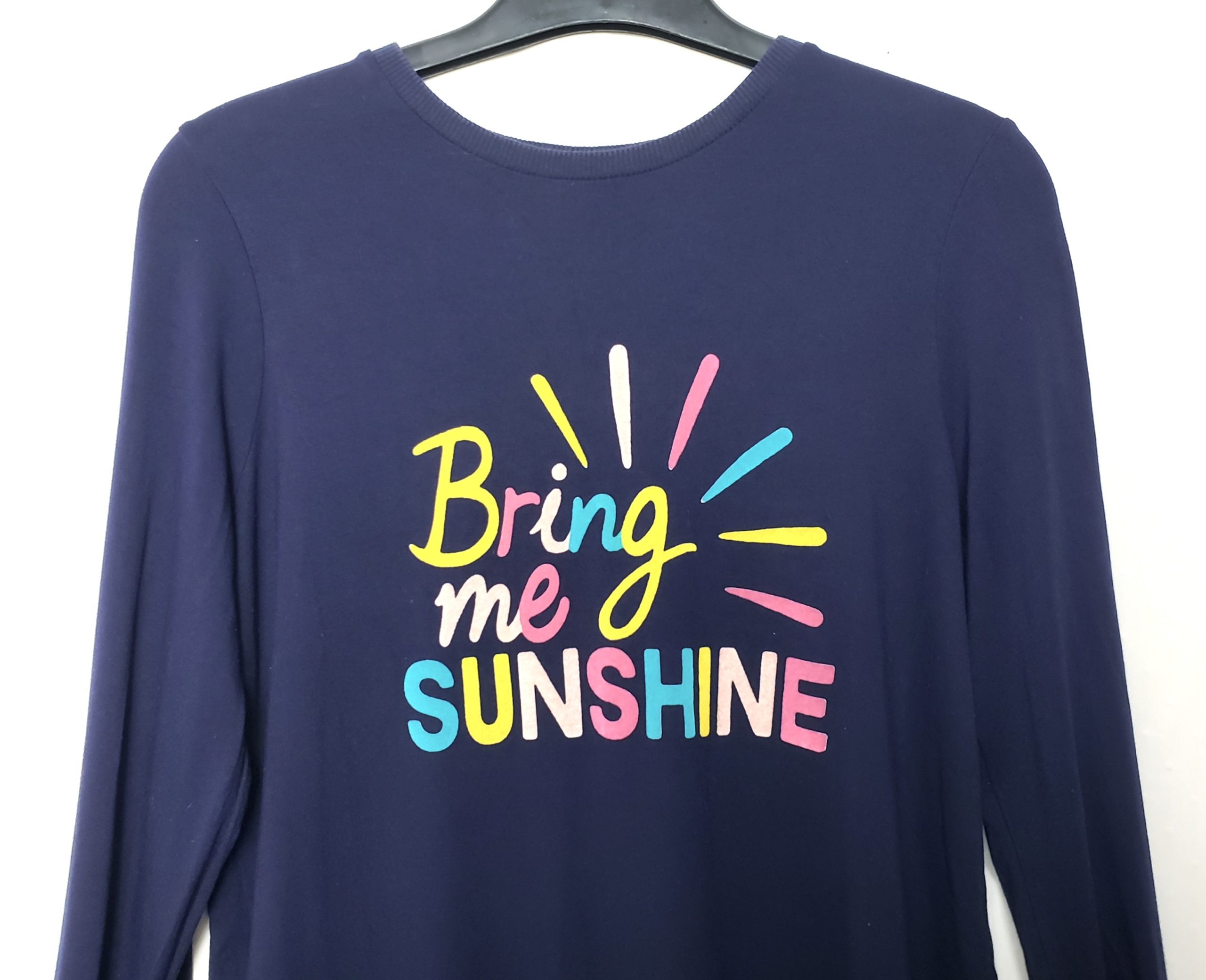 Темно-синій лонгслів з принтом Bring Me Sunshine - повсякденний одяг для активного життя 5 Темно-синій лонгслів з принтом Bring Me Sunshine - повсякденний одяг для активного життя - Зображення 5