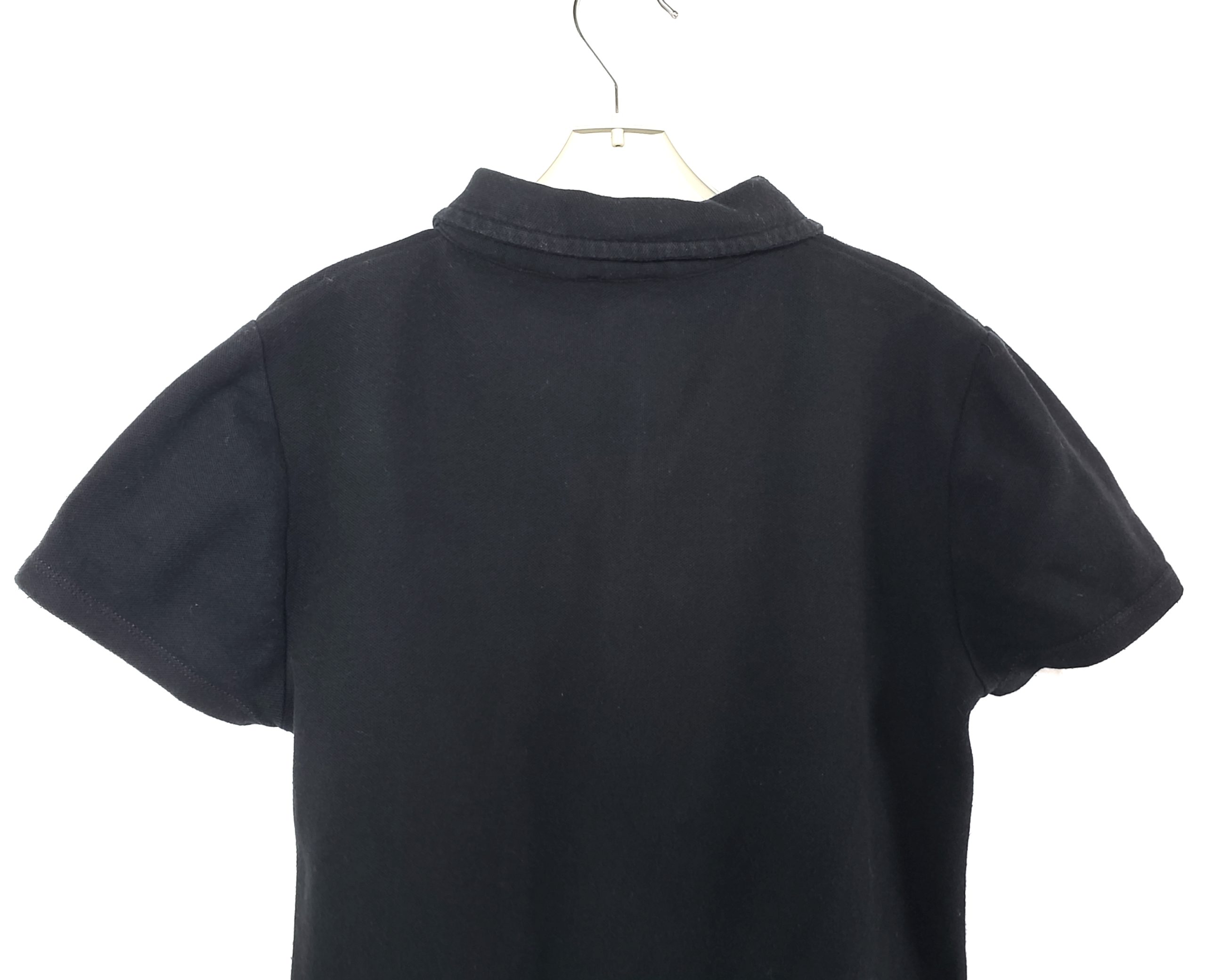 Чорне поло для дівчинки 10 років - ідеальний базовий елемент гардеробу для школи та відпочинку 4 Чорне поло для дівчинки 10 років - ідеальний базовий елемент гардеробу для школи та відпочинку - Зображення 4