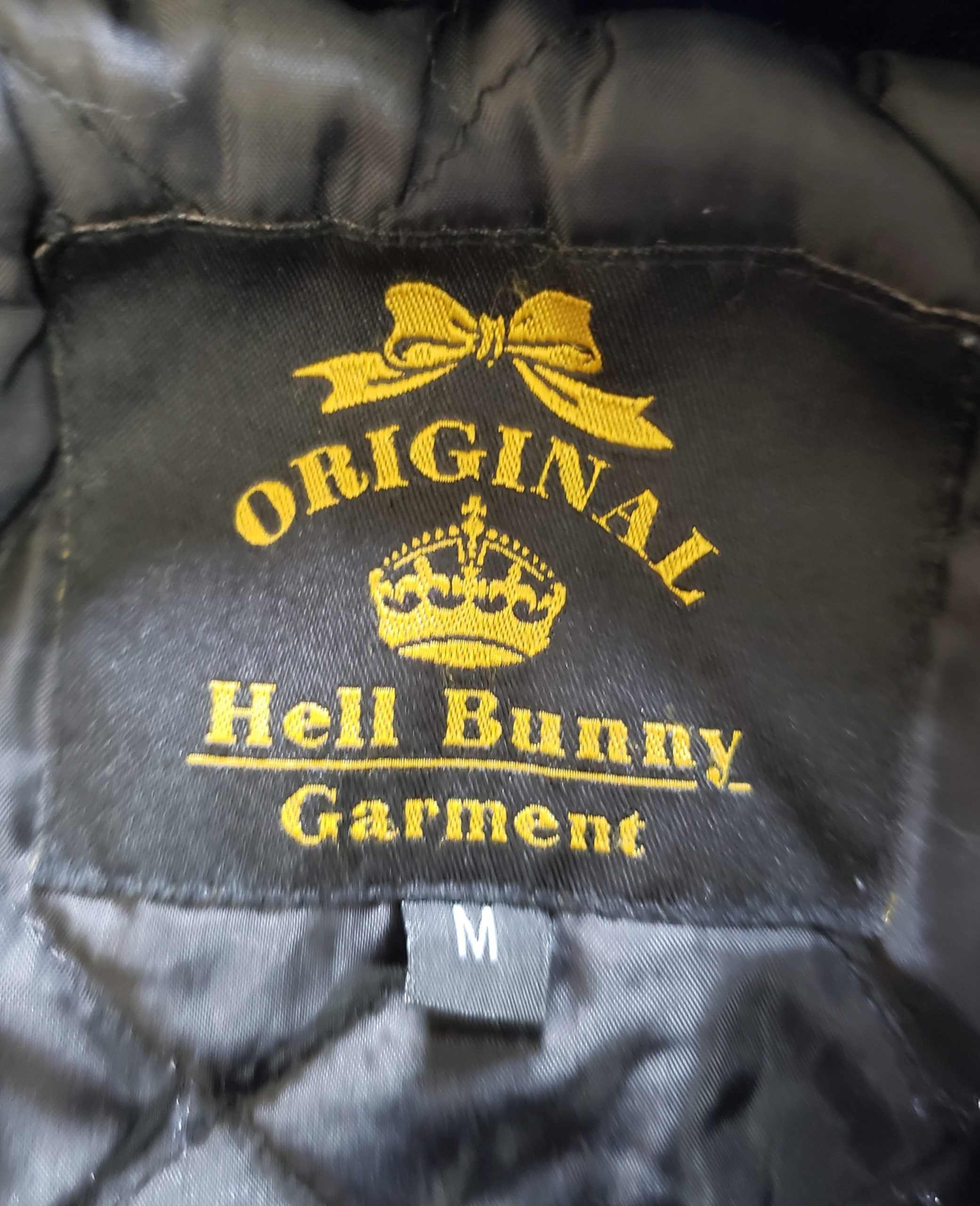 Чорне пальто з капюшоном і хутром Hell Bunny - готичний стиль на осінь зиму 10 Чорне пальто з капюшоном і хутром Hell Bunny - готичний стиль на осінь зиму - Зображення 10