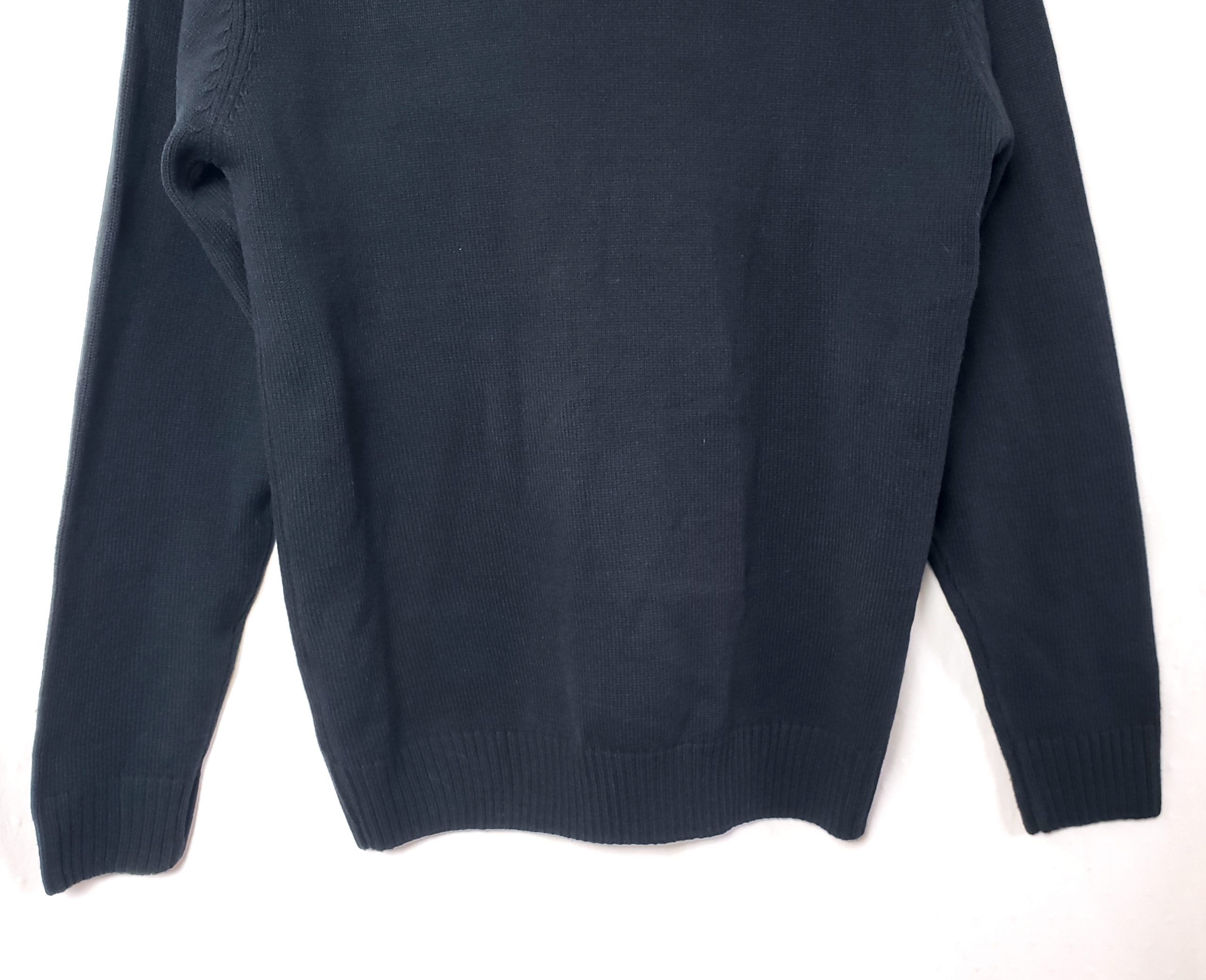 Темно-синій чоловічий пуловер з V-подібним вирізом - якісний акриловий светр розмір L 6 Темно-синій чоловічий пуловер з V-подібним вирізом - якісний акриловий светр розмір L - Зображення 6