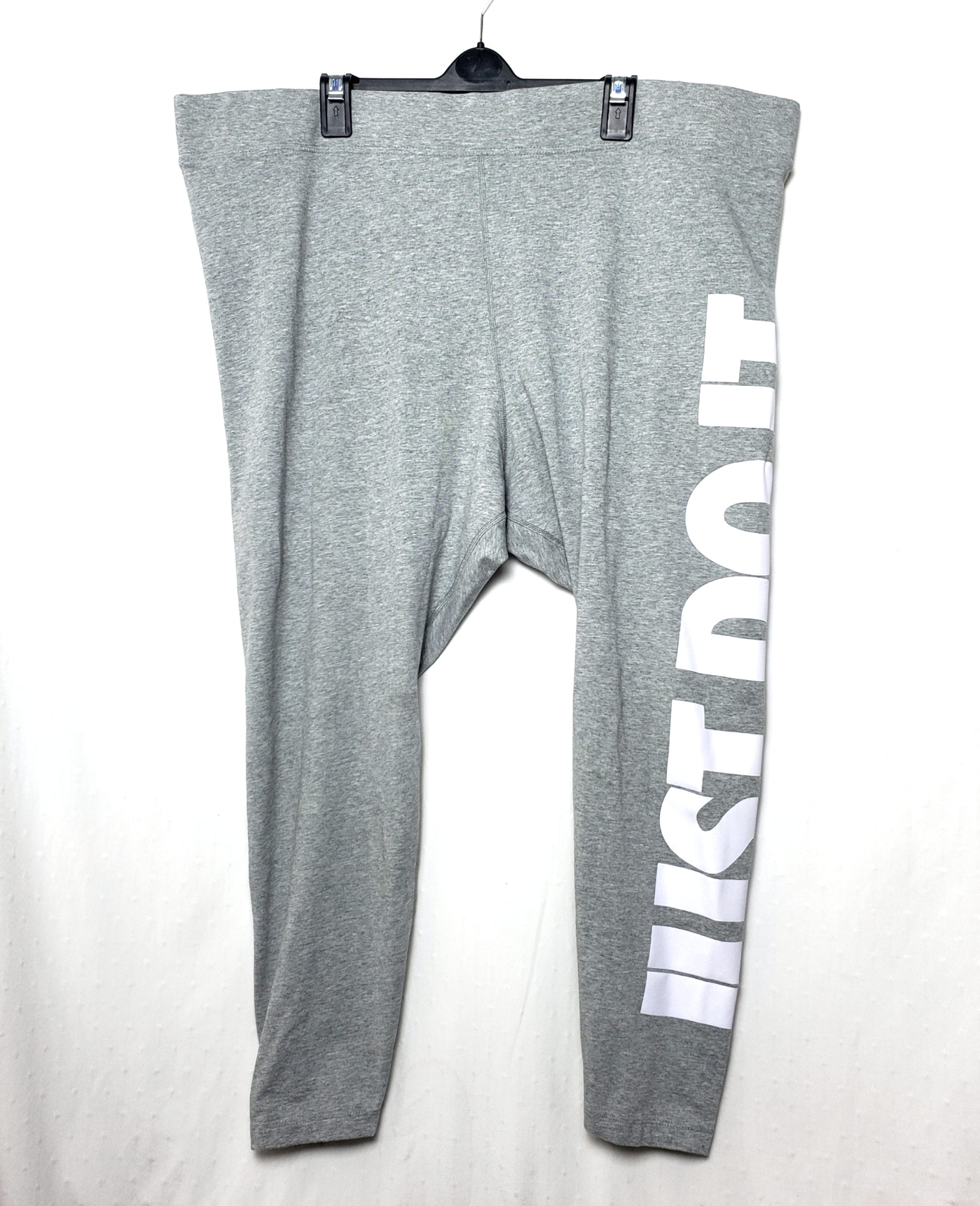 Жіночі сірі лосини Nike з написом - комфорт для тренувань та повсякденного носіння 1 Жіночі сірі лосини Nike з написом - комфорт для тренувань та повсякденного носіння