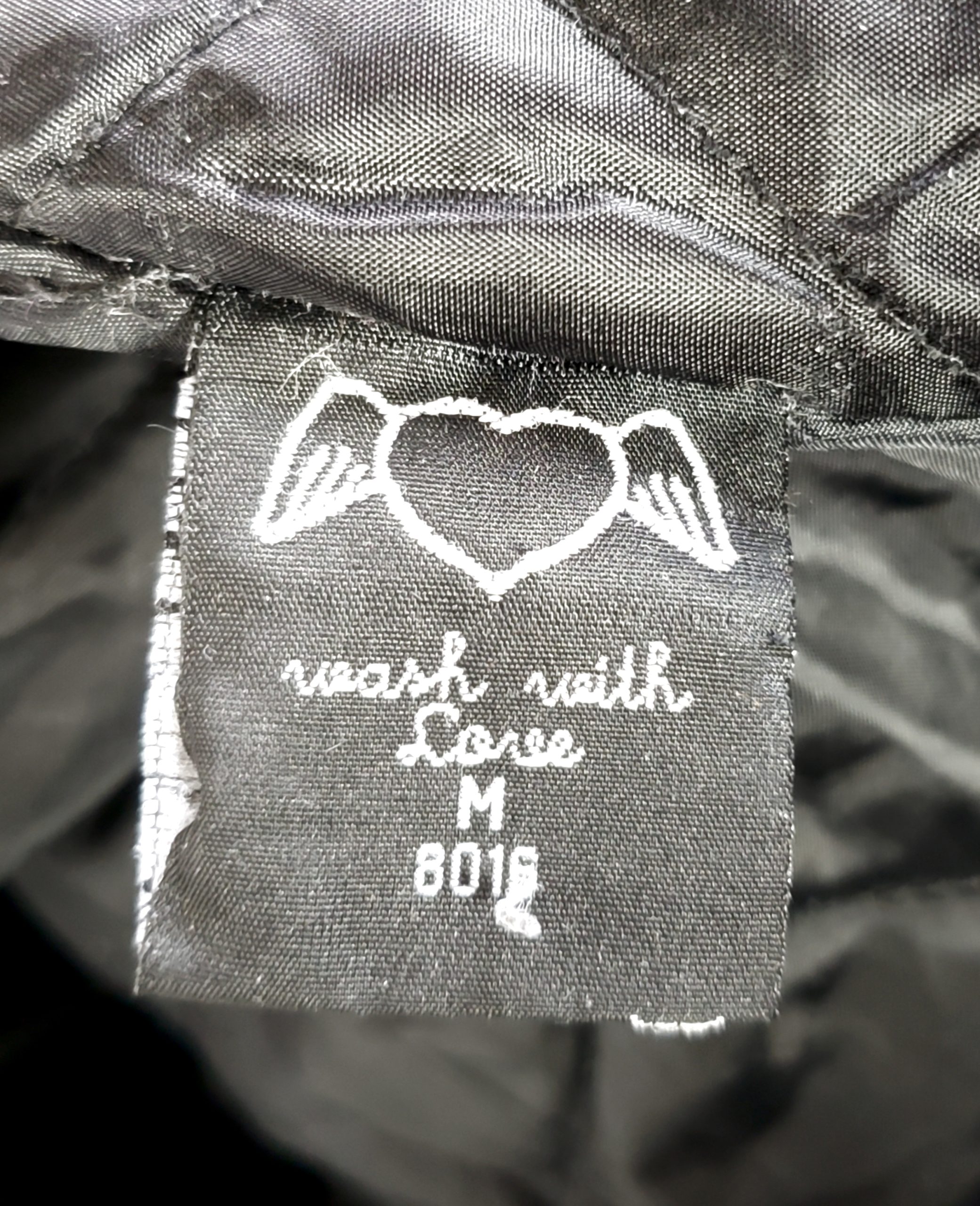 Чорне пальто з капюшоном і хутром Hell Bunny - готичний стиль на осінь зиму 9 Чорне пальто з капюшоном і хутром Hell Bunny - готичний стиль на осінь зиму - Зображення 9