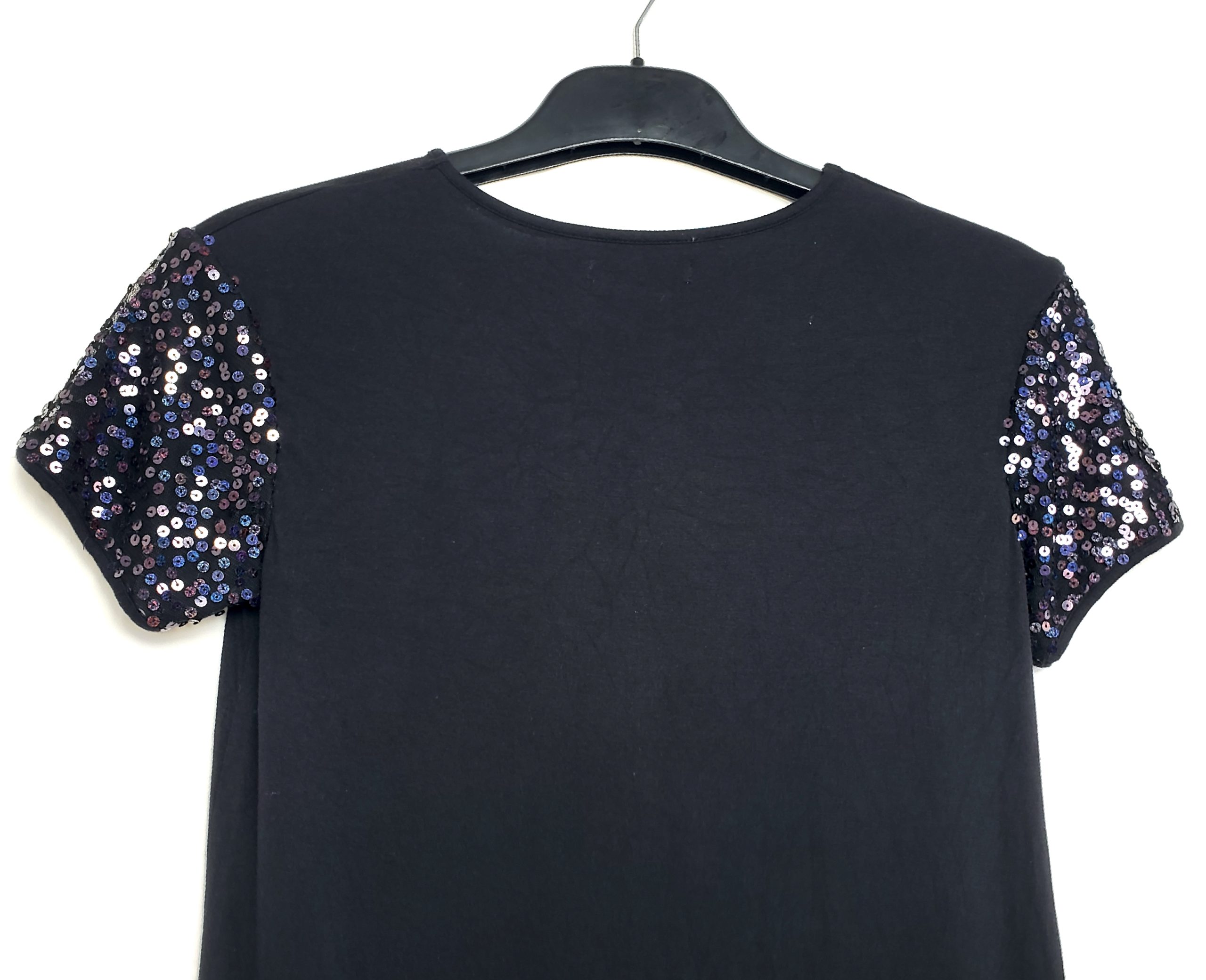 Стильна чорна футболка M&S з паєтками та вишивкою Glitter для дівчинки 11-12 років - модний тренд 6 Стильна чорна футболка M&S з паєтками та вишивкою Glitter для дівчинки 11-12 років - модний тренд - Зображення 6