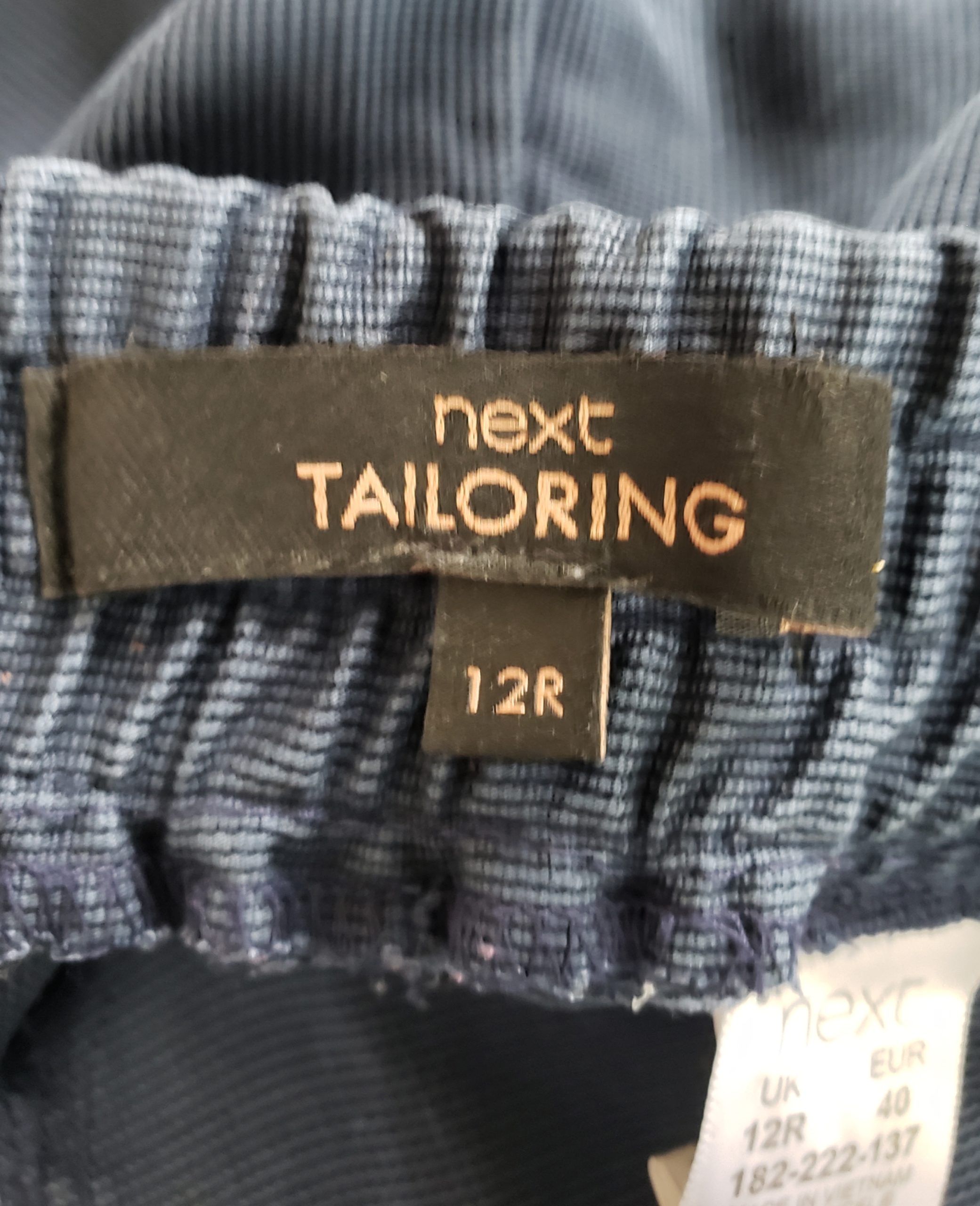 Стильні темно-сині брюки з ліоцелу - елегантний модний тренд для сучасної жінки 7 Стильні темно-сині брюки з ліоцелу - елегантний модний тренд для сучасної жінки - Зображення 7