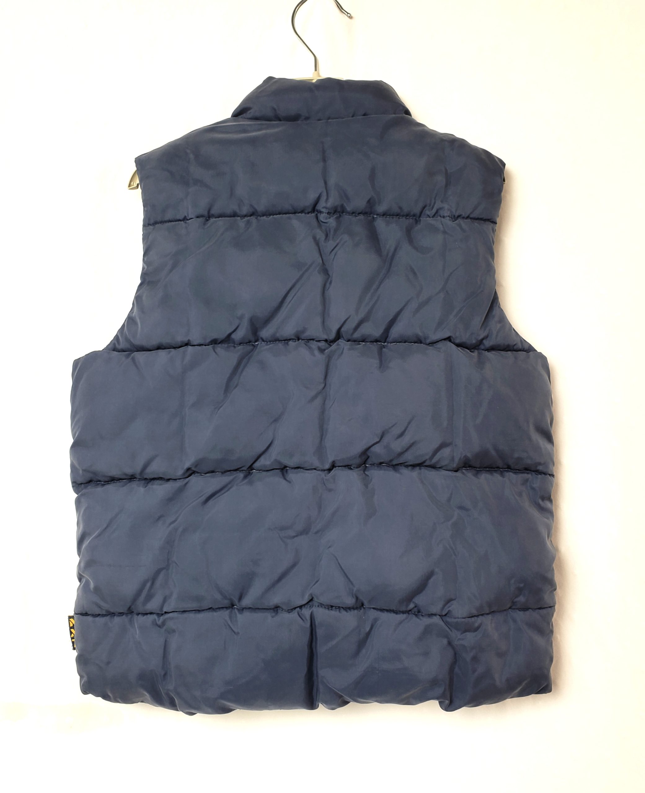 Дитяча жилетка Next темно-синя з жовтими акцентами 3-4 роки - теплий верхній одяг для дітей 3 Дитяча жилетка Next темно-синя з жовтими акцентами 3-4 роки - теплий верхній одяг для дітей - Зображення 3