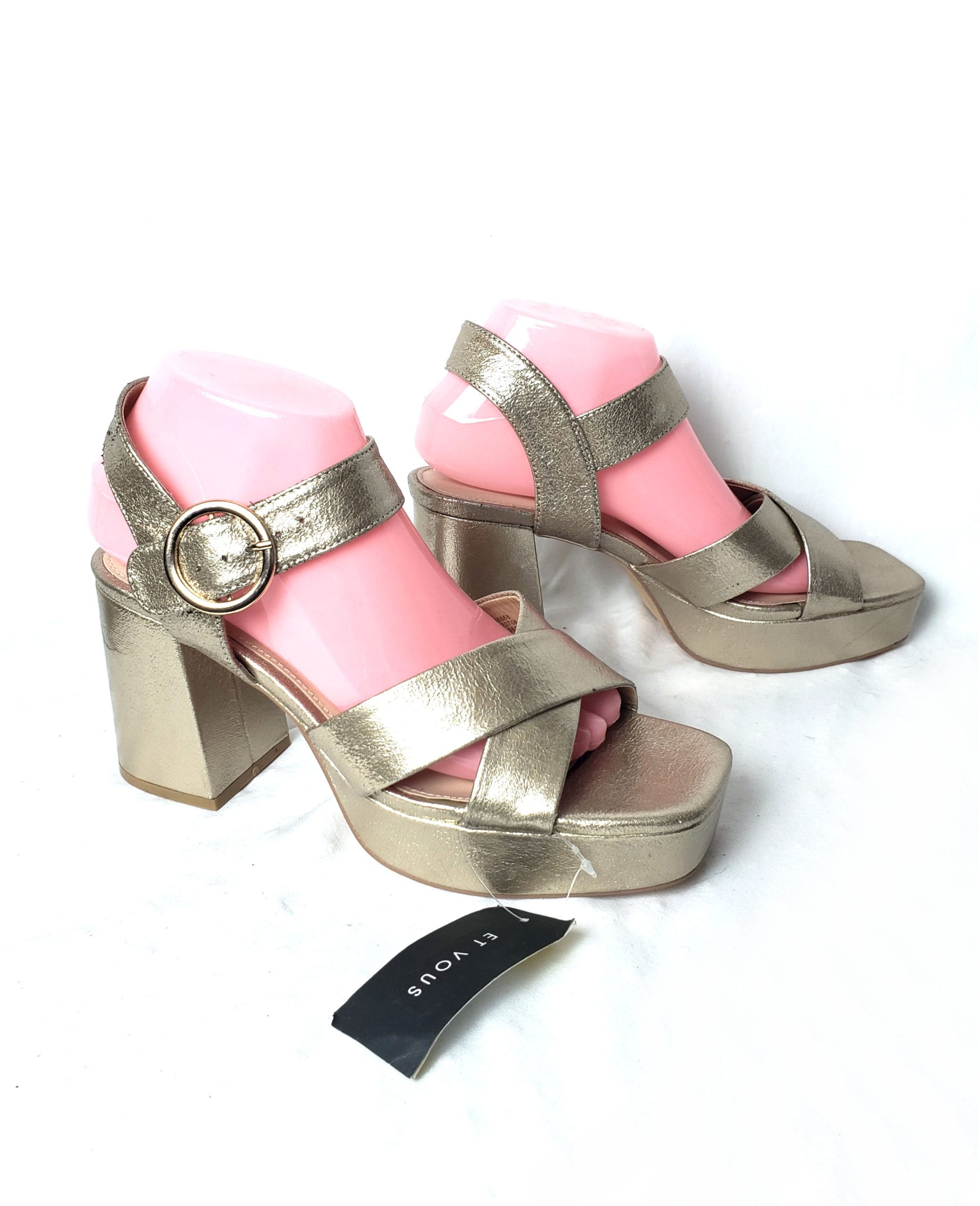 Золоті літні босоніжки на каблуку 9 см розмір 39 з еко-шкіри - стильне жіноче взуття 9 Золоті літні босоніжки на каблуку 9 см розмір 39 з еко-шкіри - стильне жіноче взуття - Зображення 9