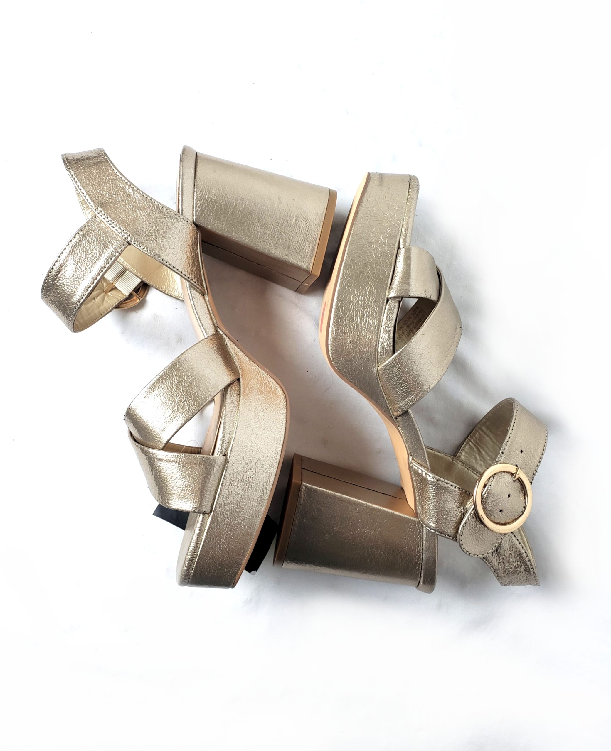 Золоті літні босоніжки на каблуку 9 см розмір 39 з еко-шкіри - стильне жіноче взуття 4 Золоті літні босоніжки на каблуку 9 см розмір 39 з еко-шкіри - стильне жіноче взуття - Зображення 4