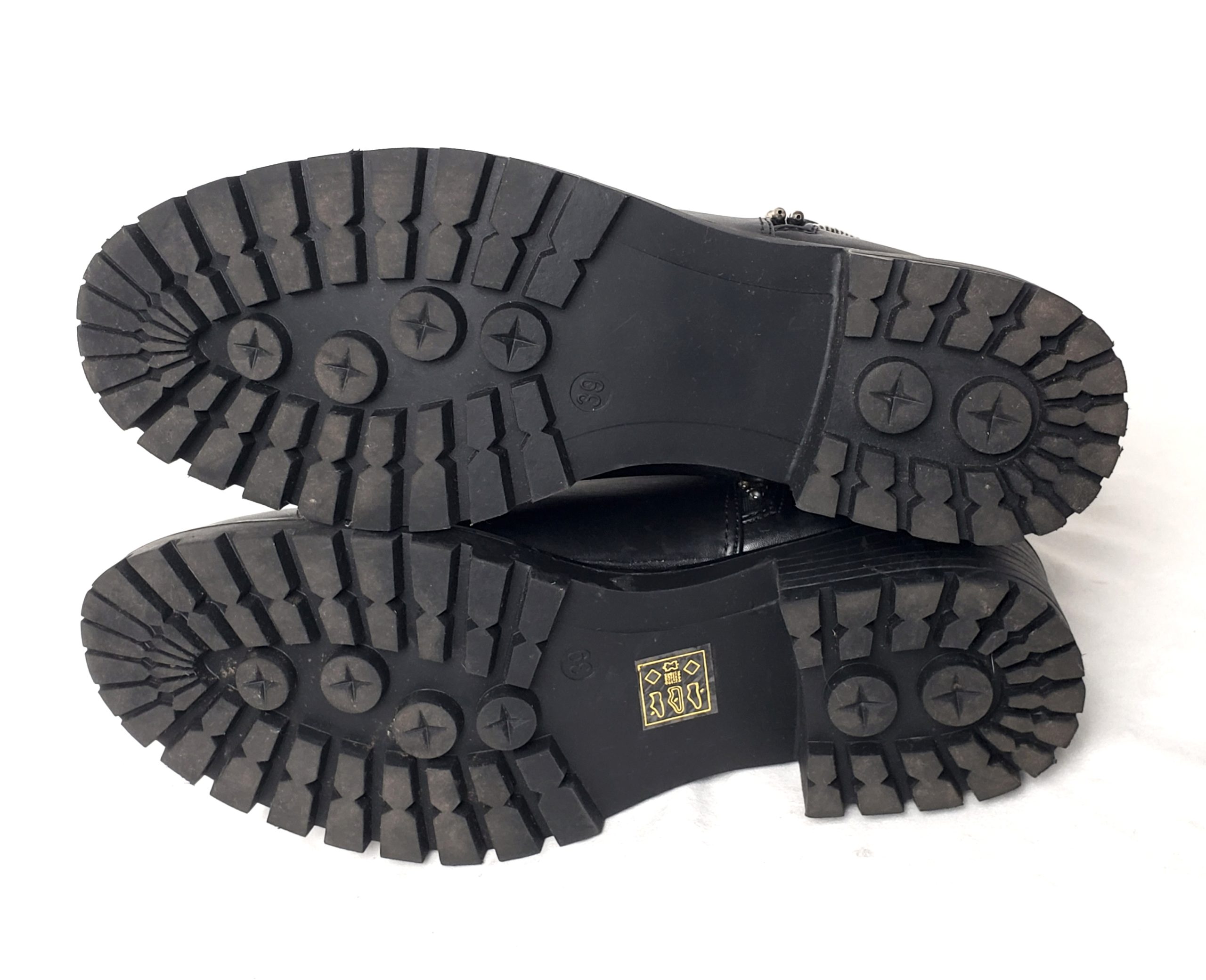 Жіночі чорні черевики La botine Sodriane 39 розмір з декоративними заклепками - шкіряне взуття для весни та осені 8 Жіночі чорні черевики La botine Sodriane 39 розмір з декоративними заклепками - шкіряне взуття для весни та осені - Зображення 8