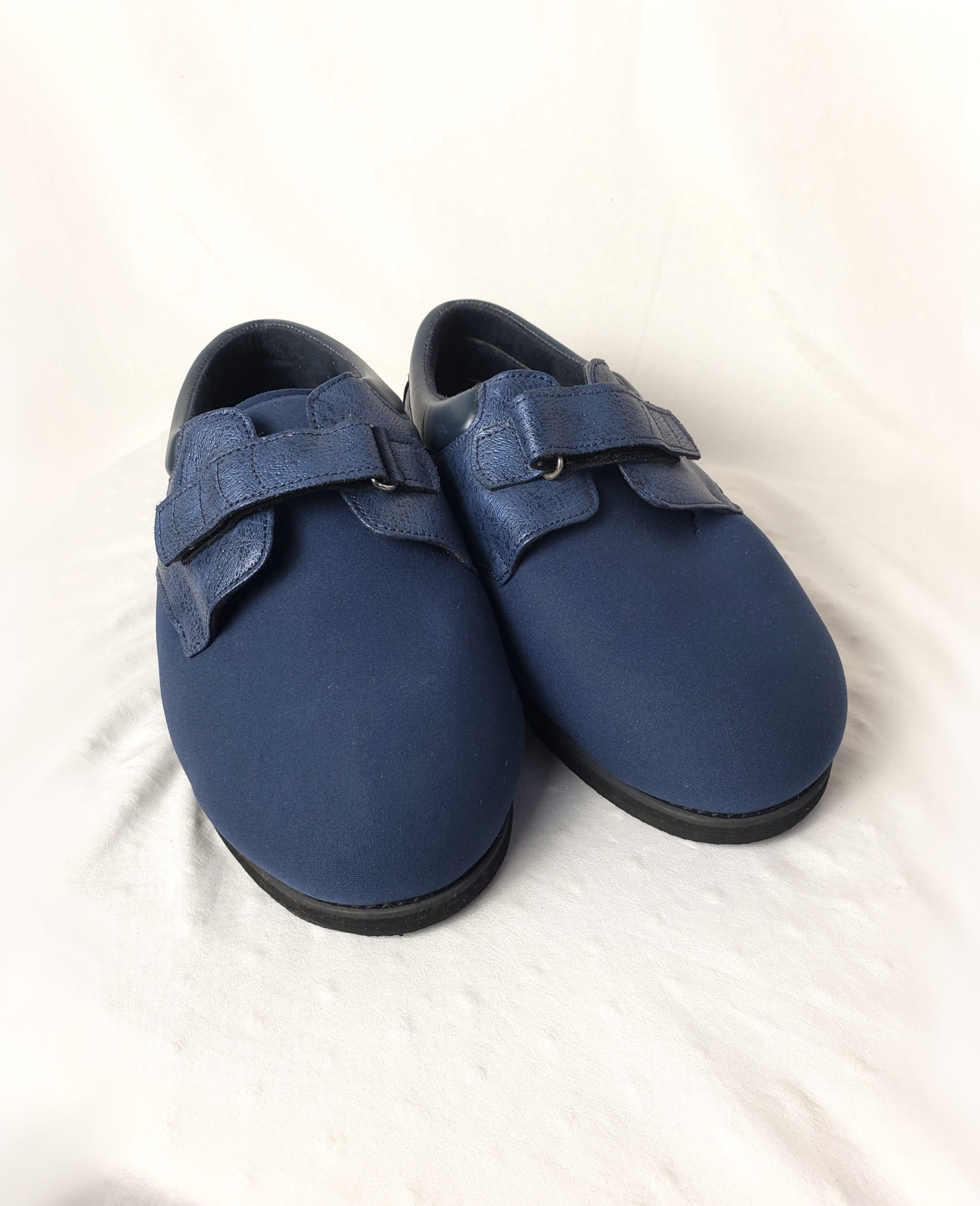 Синє ортопедичне взуття для щоденного комфорту - всесезонна модель з текстилю та гуми 1 Синє ортопедичне взуття для щоденного комфорту - всесезонна модель з текстилю та гуми