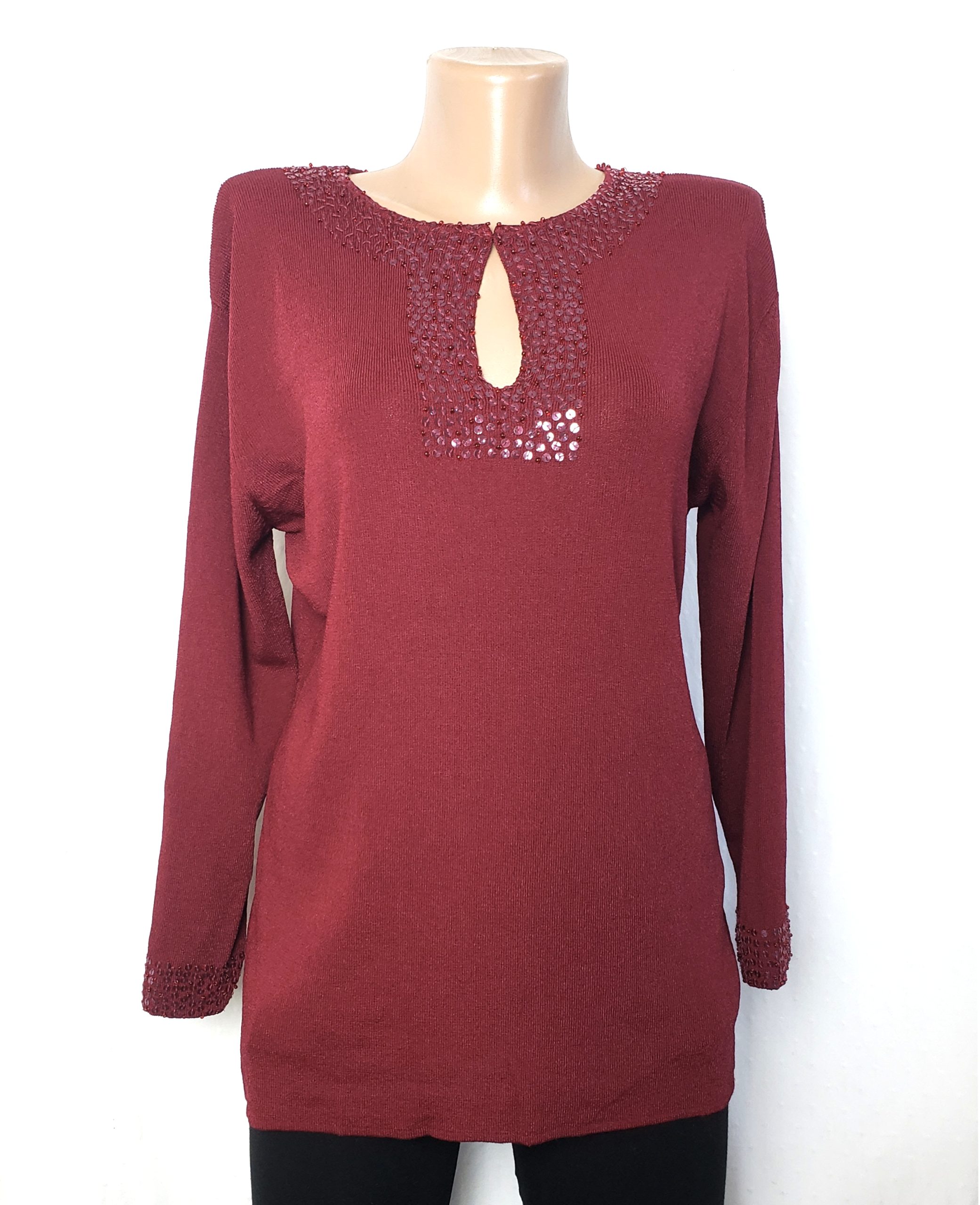 Червоний светр з паєтками та бісером Dunnes Stores 1 Червоний светр з паєтками та бісером Dunnes Stores