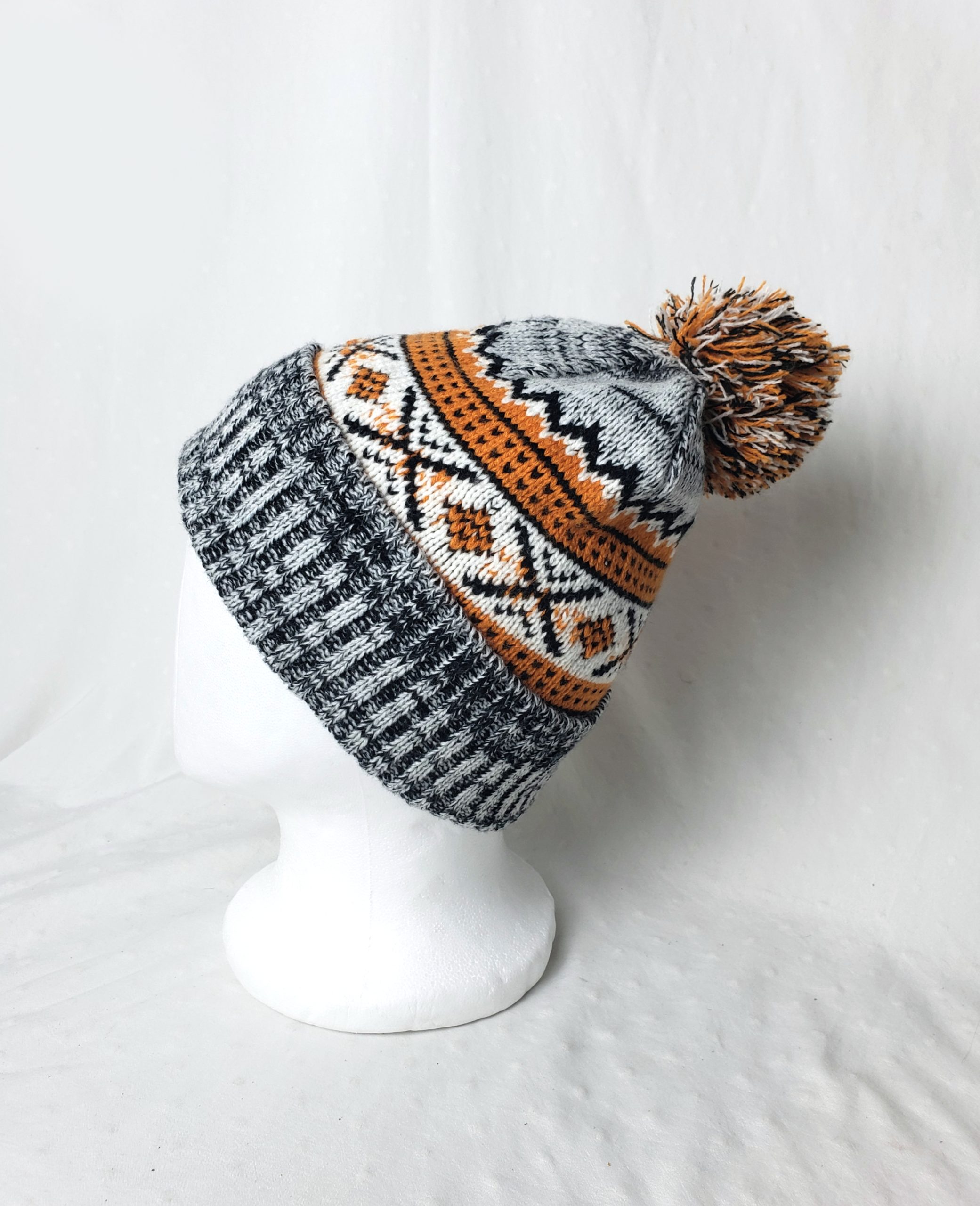 Стильна акрилова шапка з помпоном - зимовий аксесуар для щоденного носіння 2 Стильна акрилова шапка з помпоном - зимовий аксесуар для щоденного носіння - Зображення 2