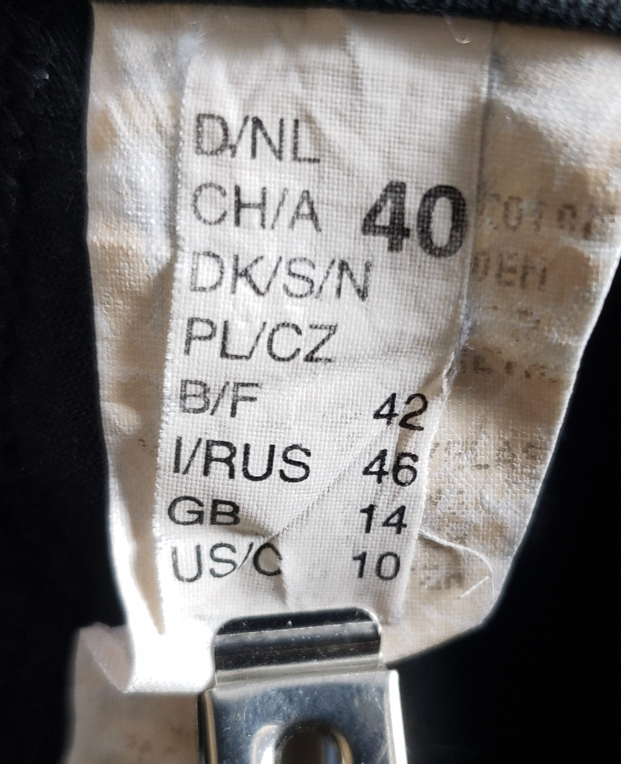 Стильні чорні джинси з еластаном - елегантний модний образ для сучасної жінки 5 Стильні чорні джинси з еластаном - елегантний модний образ для сучасної жінки - Зображення 5