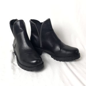 Жіночі чорні черевики La botine Sodriane 39 розмір з декоративними заклепками - шкіряне взуття для весни та осені