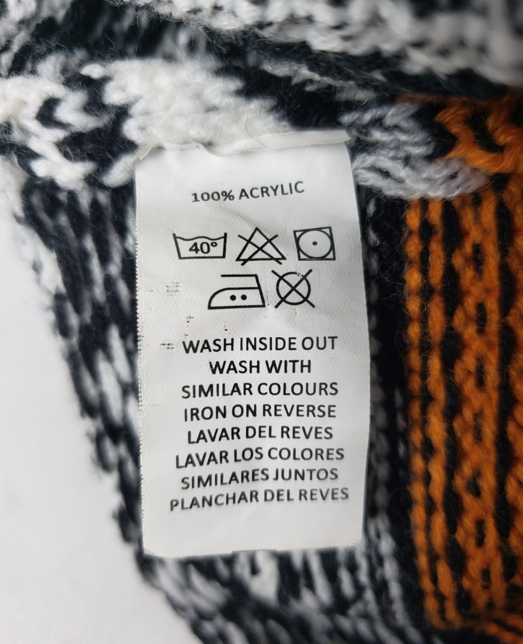 Стильна акрилова шапка з помпоном - зимовий аксесуар для щоденного носіння 4 Стильна акрилова шапка з помпоном - зимовий аксесуар для щоденного носіння - Зображення 4