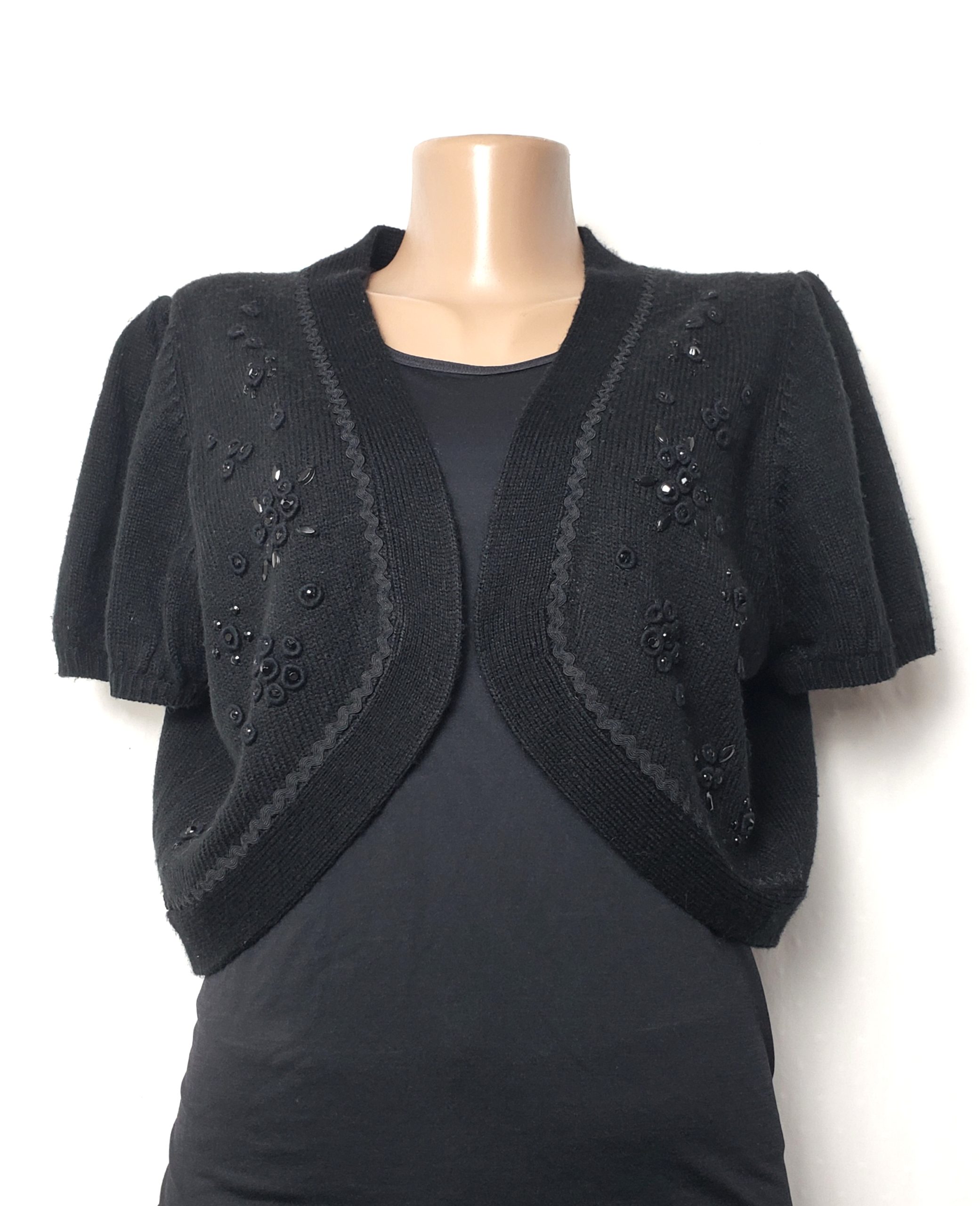 Стильне чорне болеро з вишивкою - елегантний акцент для модного образу 4 Стильне чорне болеро з вишивкою - елегантний акцент для модного образу - Зображення 4