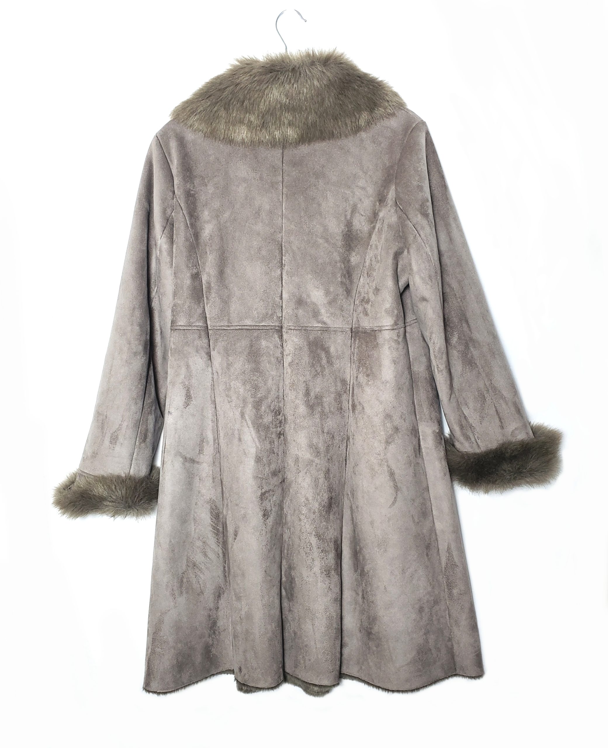 Зимове пальто Marks & Spencer з хутряним коміром - елегантний верхній одяг для холодної погоди 3 Зимове пальто Marks & Spencer з хутряним коміром - елегантний верхній одяг для холодної погоди - Зображення 3