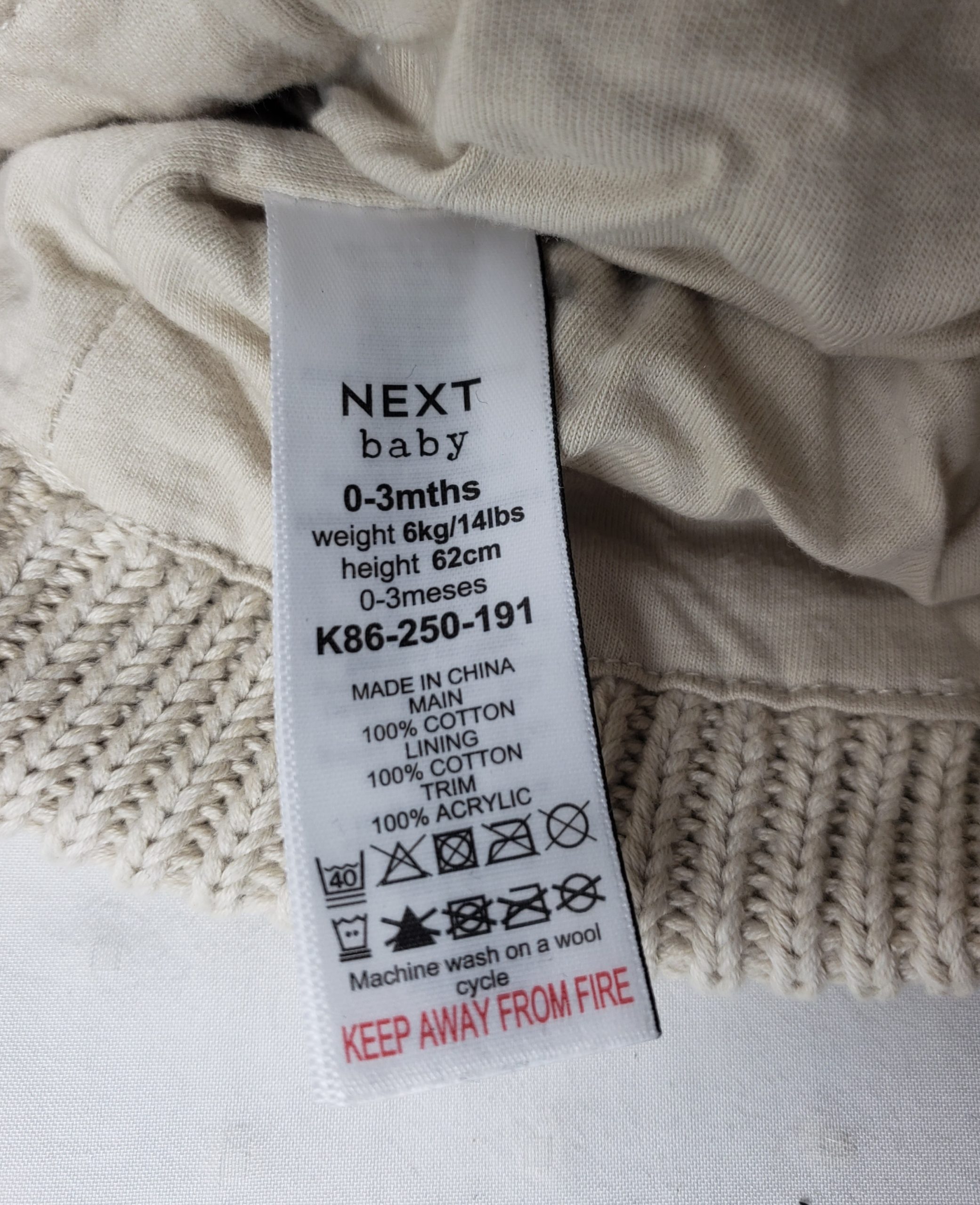 Стильна дитяча шапочка NEXT 0-3 міс - Елегантний бежевий аксесуар з помпоном 3 Стильна дитяча шапочка NEXT 0-3 міс - Елегантний бежевий аксесуар з помпоном - Зображення 3