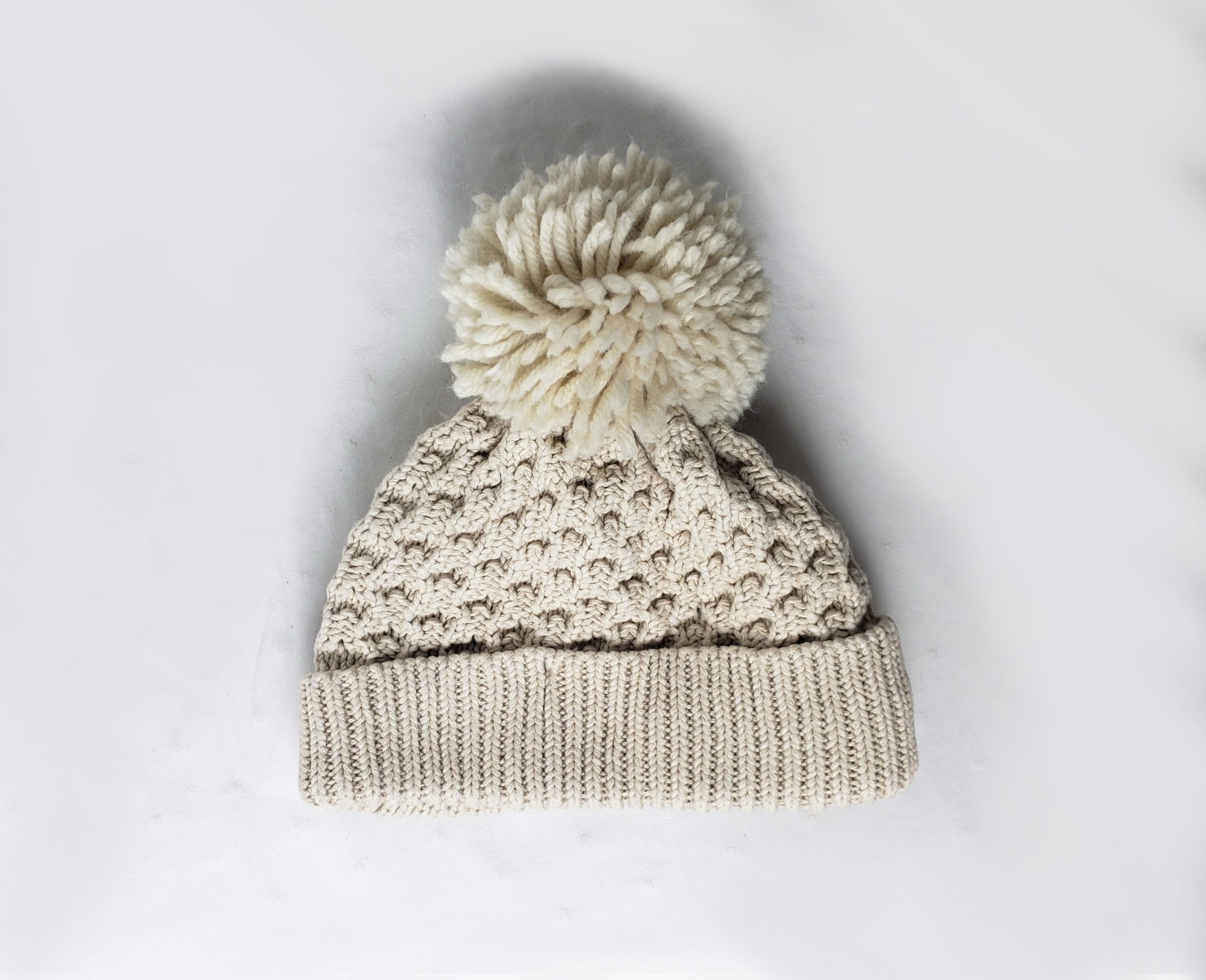 Стильна дитяча шапочка NEXT 0-3 міс - Елегантний бежевий аксесуар з помпоном 1 Стильна дитяча шапочка NEXT 0-3 міс - Елегантний бежевий аксесуар з помпоном