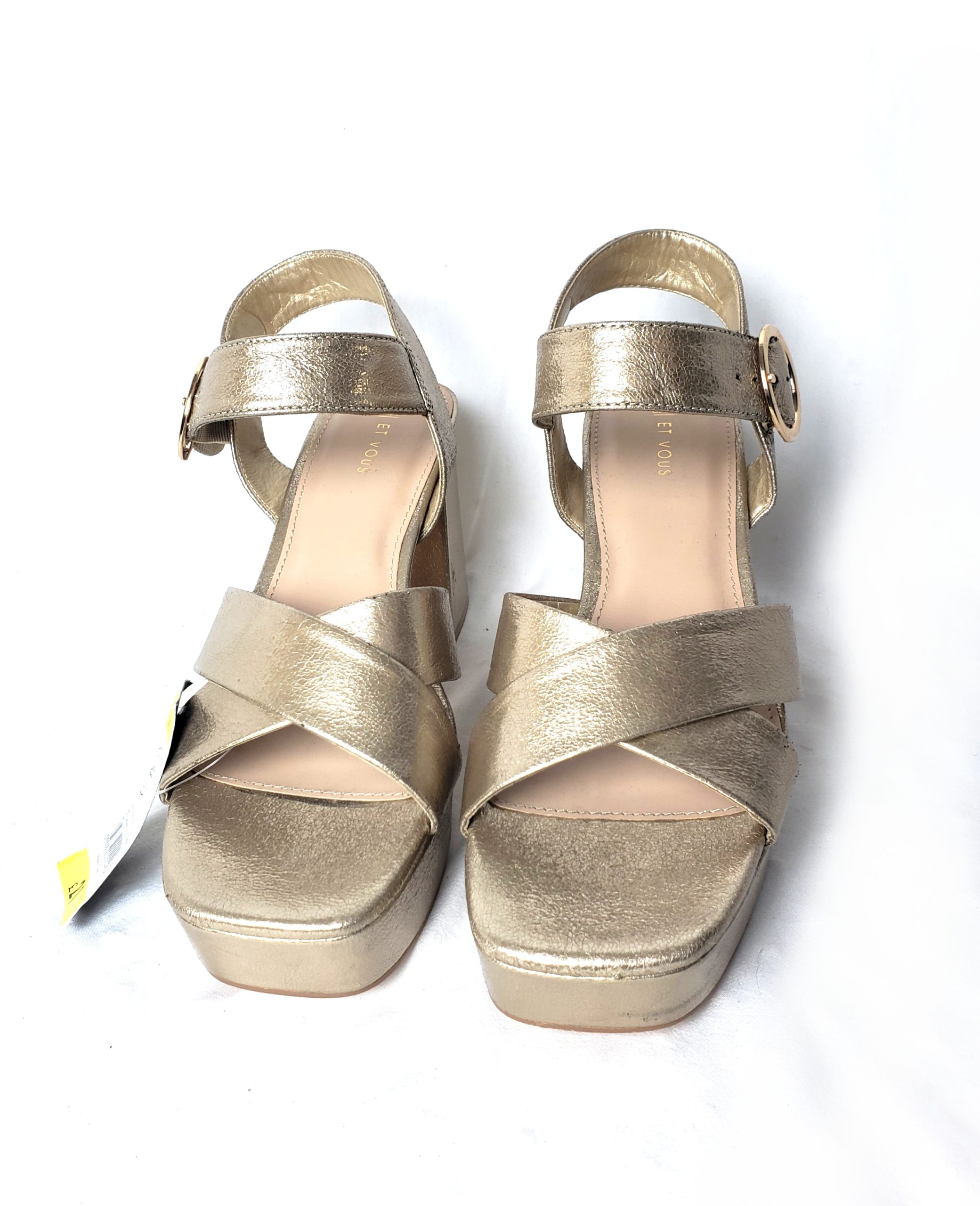 Золоті літні босоніжки на каблуку 9 см розмір 39 з еко-шкіри - стильне жіноче взуття 6 Золоті літні босоніжки на каблуку 9 см розмір 39 з еко-шкіри - стильне жіноче взуття - Зображення 6