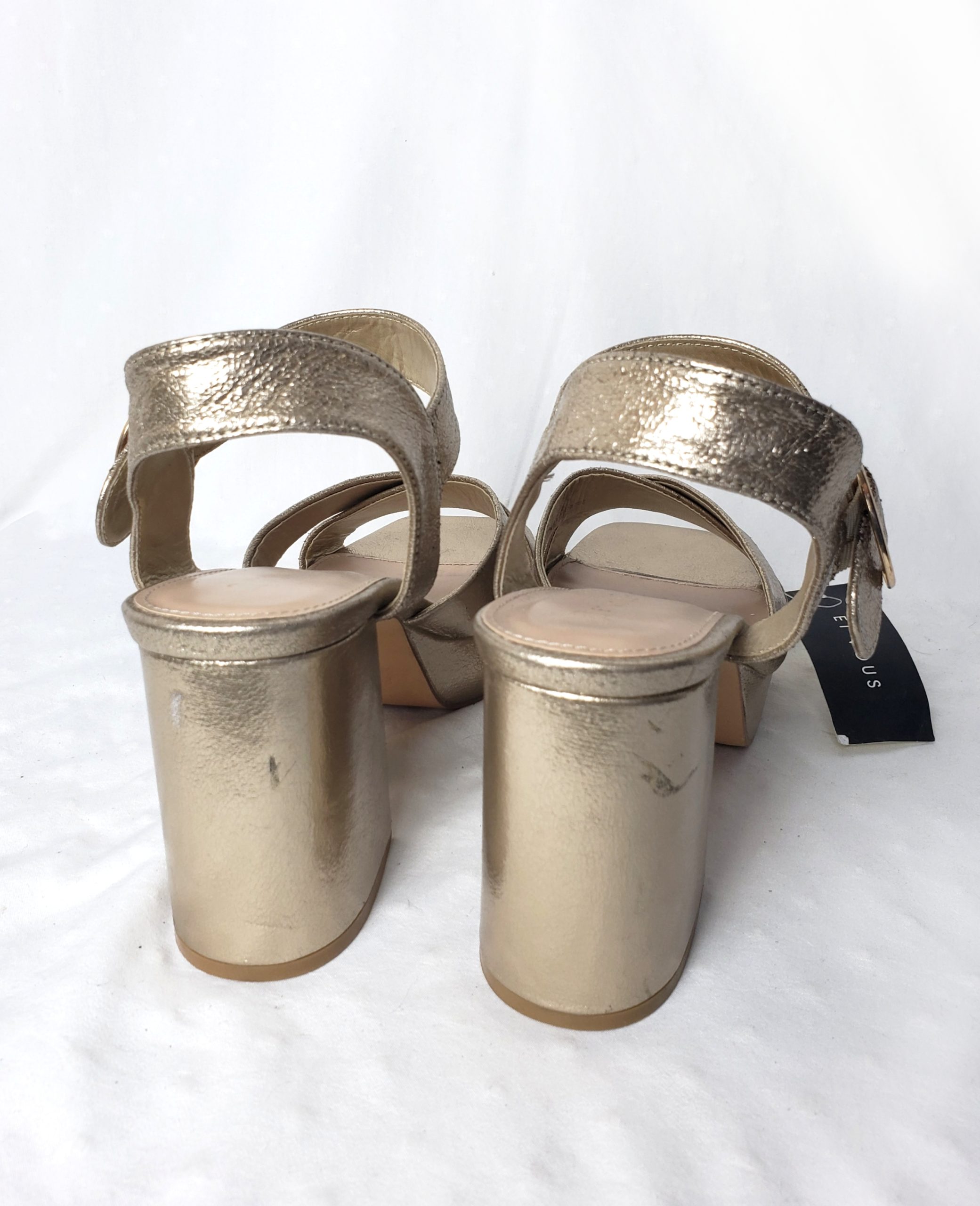 Золоті літні босоніжки на каблуку 9 см розмір 39 з еко-шкіри - стильне жіноче взуття 5 Золоті літні босоніжки на каблуку 9 см розмір 39 з еко-шкіри - стильне жіноче взуття - Зображення 5