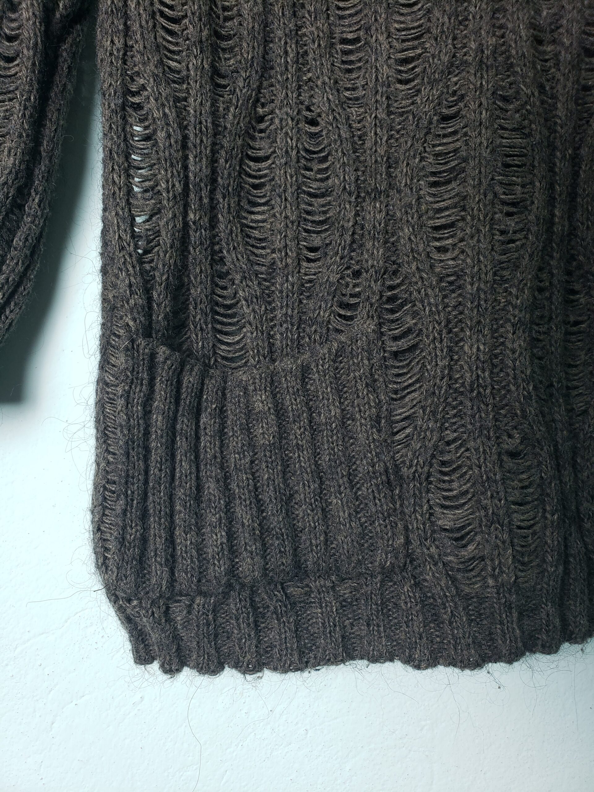 Темно-сірий в'язаний светр з мохером - ідеальний для осені та зими 4 Темно-сірий в'язаний светр з мохером - ідеальний для осені та зими - Зображення 4