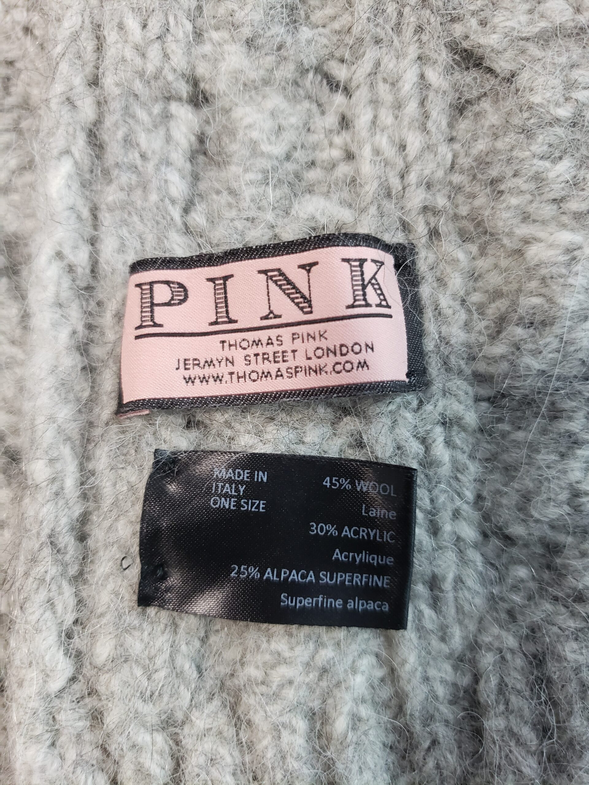 Стильний сірий шарф Thomas Pink з косами - елегантний аксесуар преміум класу 3 Стильний сірий шарф Thomas Pink з косами - елегантний аксесуар преміум класу - Зображення 3