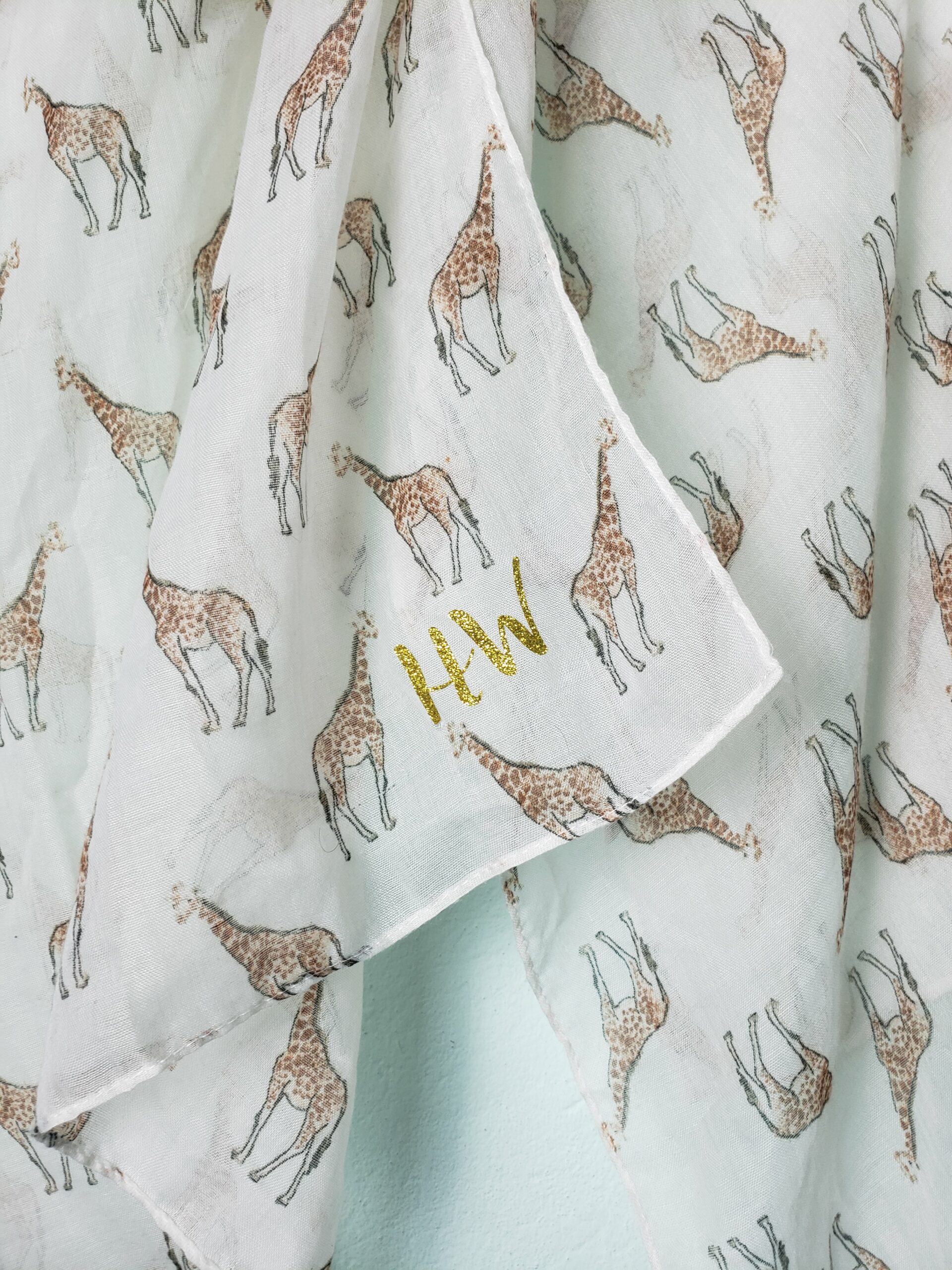 Бежевий шарф з принтом жирафів - стильний аксесуар для повсякденного образу 5 Бежевий шарф з принтом жирафів - стильний аксесуар для повсякденного образу - Зображення 5