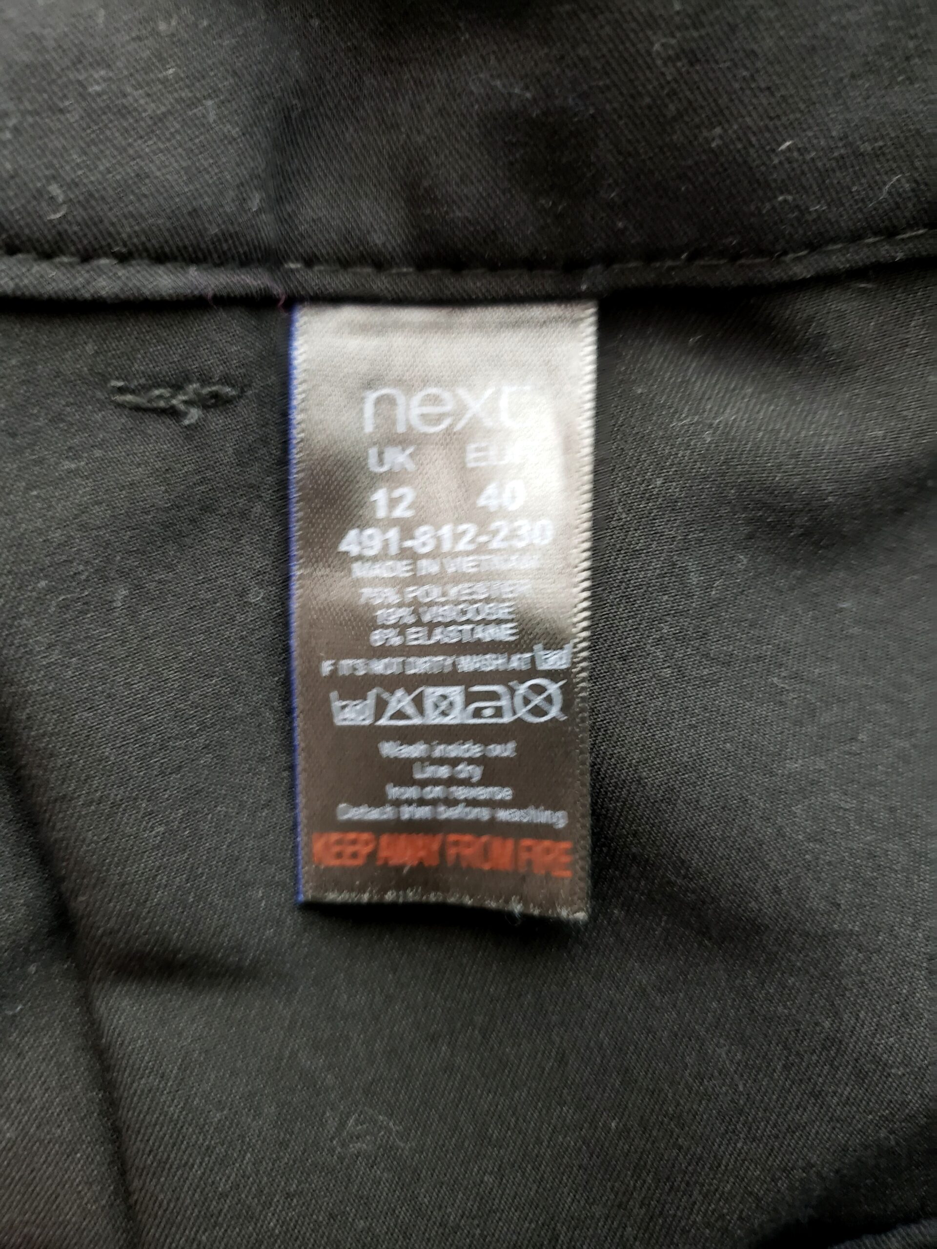 Чорні класичні брюки з високою талією для офісу та повсякденного носіння - ідеальний базовий гардероб 6 Чорні класичні брюки з високою талією для офісу та повсякденного носіння - ідеальний базовий гардероб - Зображення 6