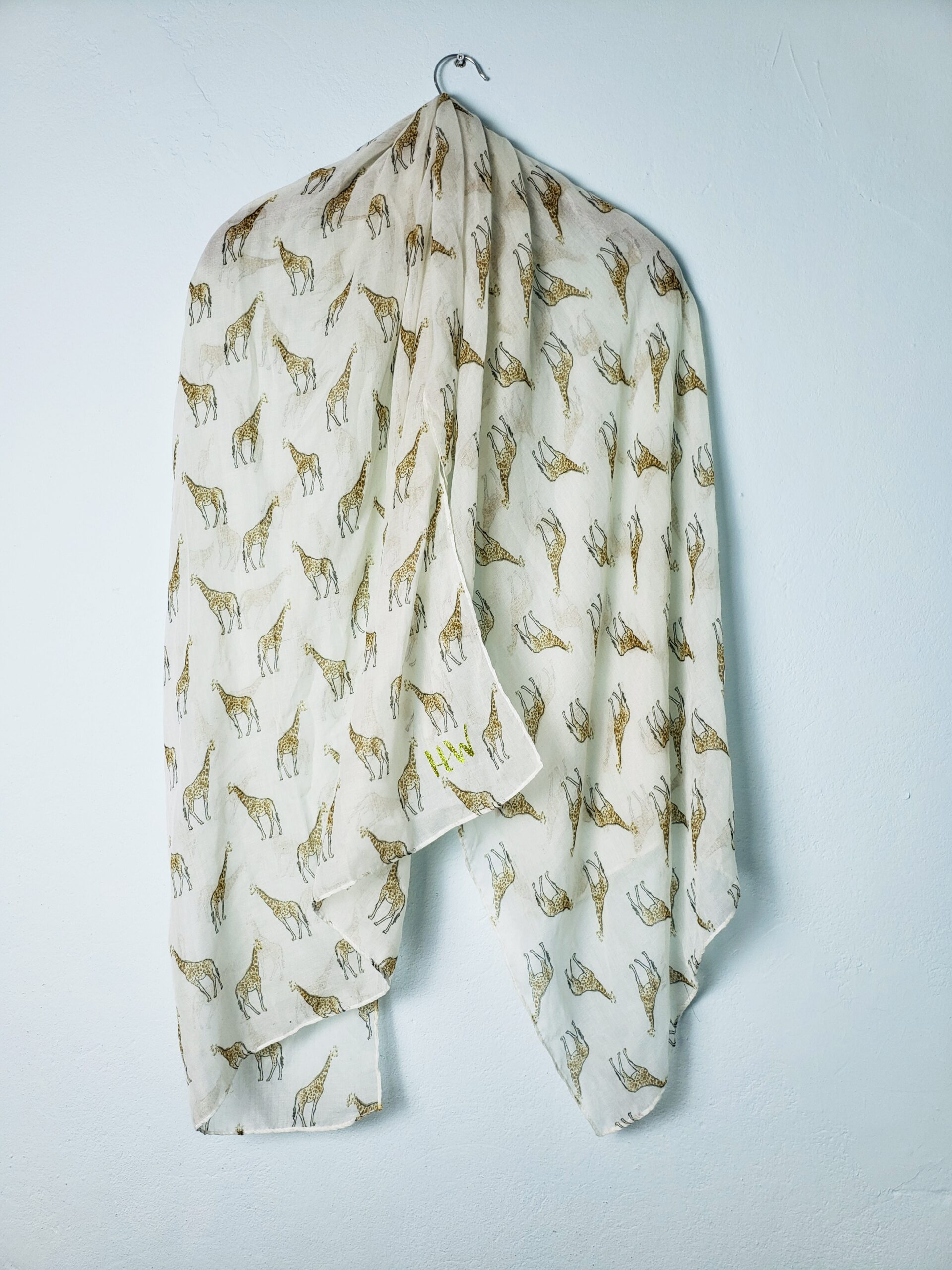 Бежевий шарф з принтом жирафів - стильний аксесуар для повсякденного образу 3 Бежевий шарф з принтом жирафів - стильний аксесуар для повсякденного образу - Зображення 3