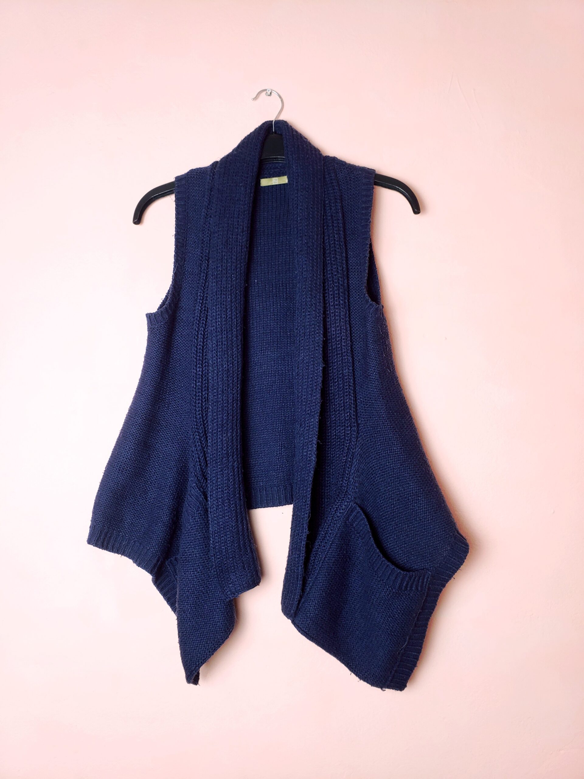 Темно-фіолетовий акриловий жилет без рукавів - стильний кардиган 1 Темно-фіолетовий акриловий жилет без рукавів - стильний кардиган