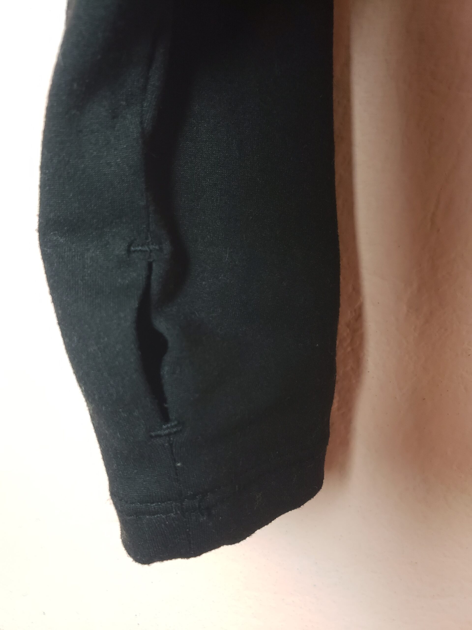 Чорна спортивна кофта з блискавкою SHEIN - жіночий лонгслів 3 Чорна спортивна кофта з блискавкою SHEIN - жіночий лонгслів - Зображення 3