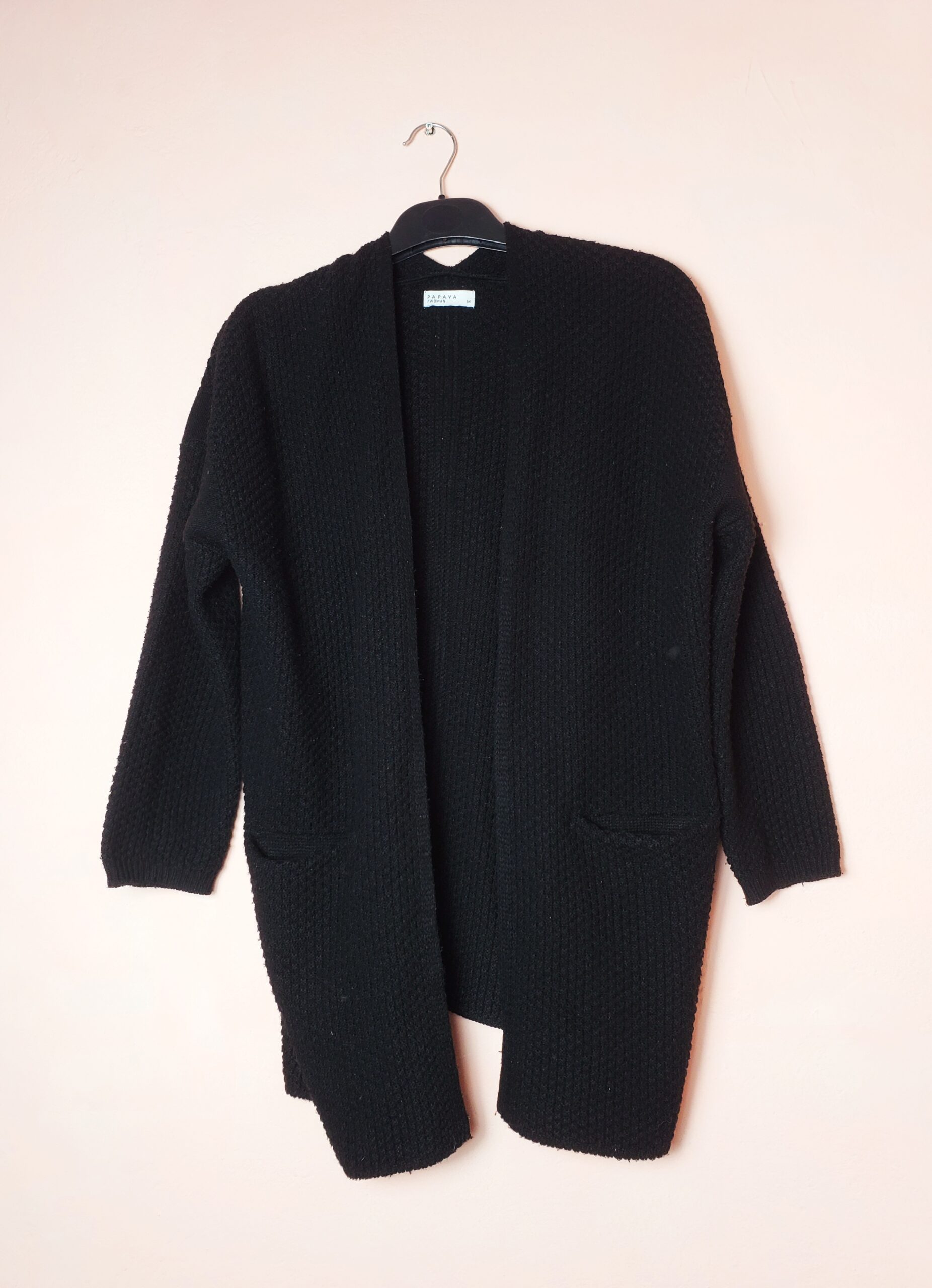 Чорний кардиган PAPAYA з акрилу - жіночий в'язаний кардиган розмір M 1 Чорний кардиган PAPAYA з акрилу - жіночий в'язаний кардиган розмір M