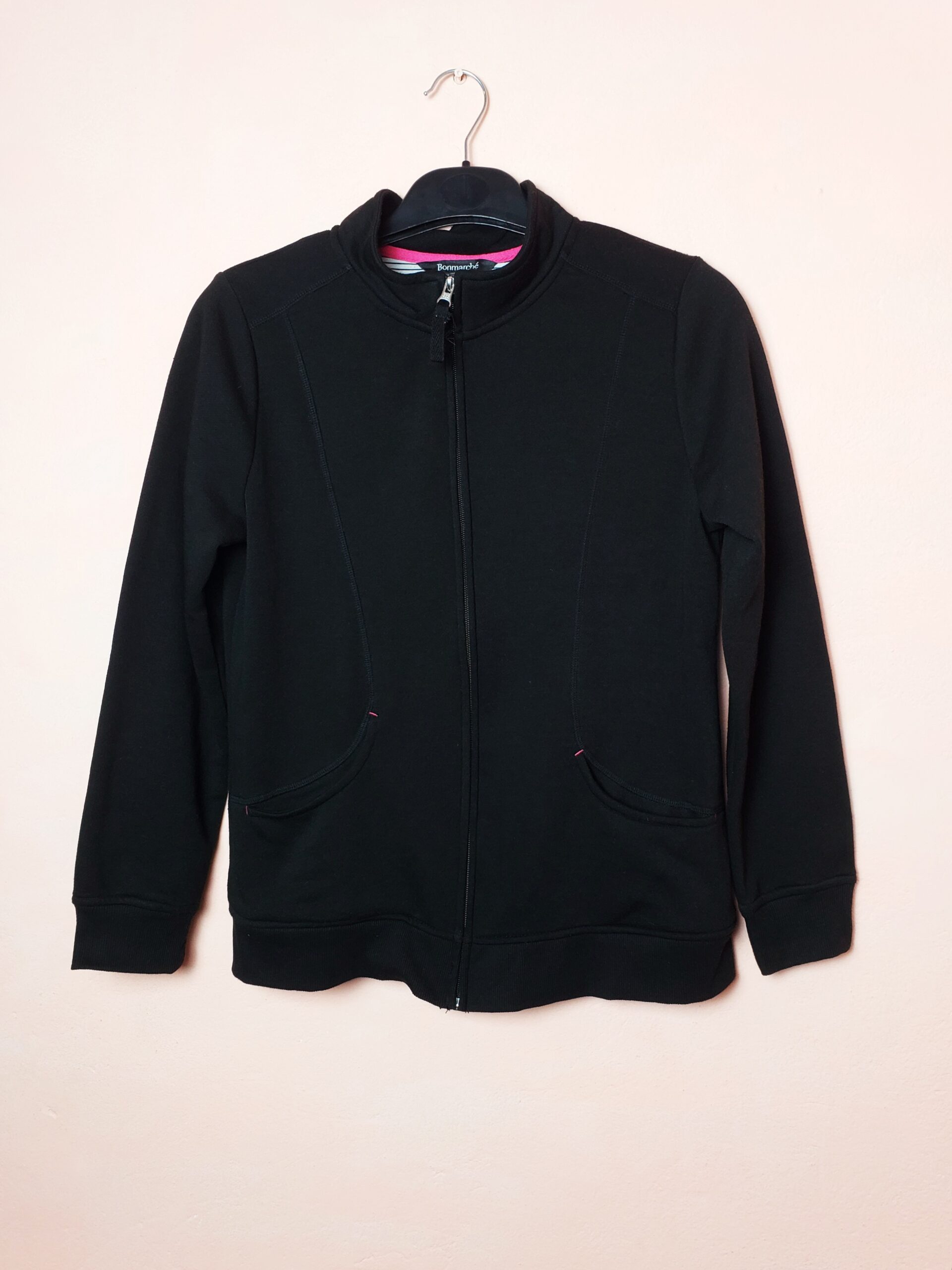 Чорна кофта Bonmarché - стильний верхній одяг для повсякденного носіння 1 Чорна кофта Bonmarché - стильний верхній одяг для повсякденного носіння