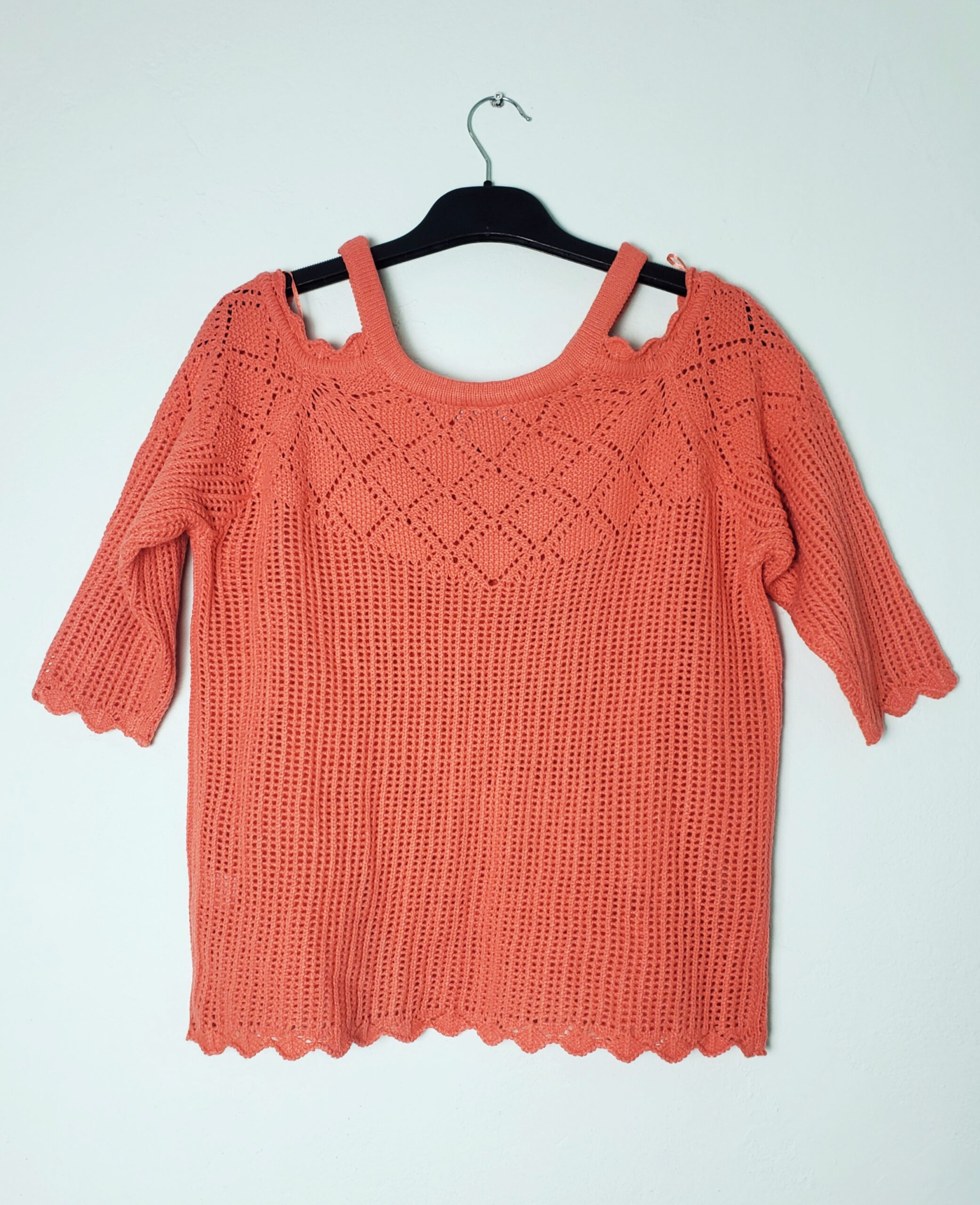 Стильний кораловий светр з відкритими плечима - елегантний в'язаний 4 Стильний кораловий светр з відкритими плечима - елегантний в'язаний - Зображення 4