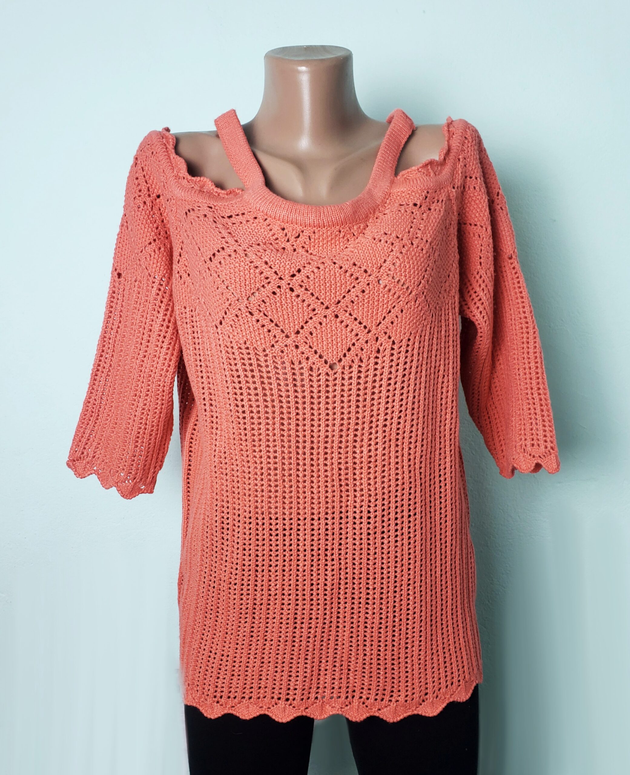 Стильний кораловий светр з відкритими плечима - елегантний в'язаний 1 Стильний кораловий светр з відкритими плечима - елегантний в'язаний