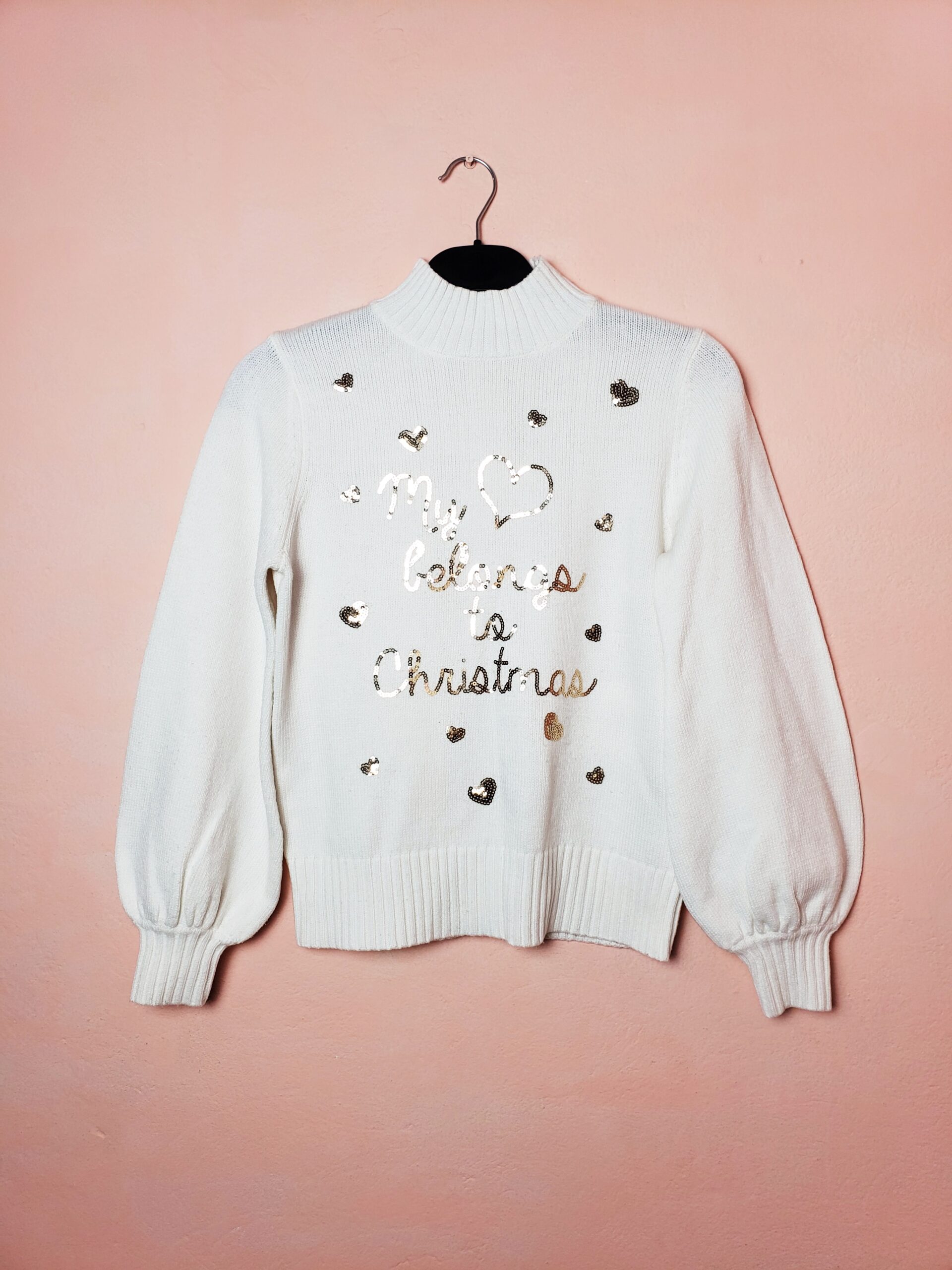 Стильний білий різдвяний светр Fashion Union - елегантний святковий трикотаж з блискучим принтом 1 Стильний білий різдвяний светр Fashion Union - елегантний святковий трикотаж з блискучим принтом