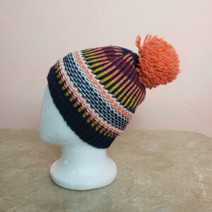 Стильна багатокольорова шапка M&S для підлітків 10-14 років - модний зимовий аксесуар з помпоном