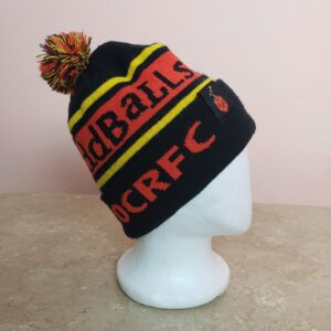 Зимова спортивна шапка з помпоном - стильний аксесуар для активного життя