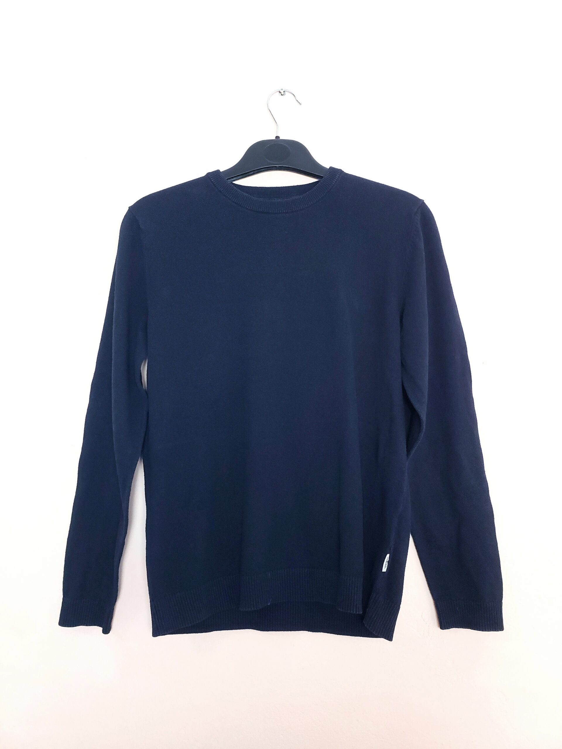 Темно-синій светр JJ Rebel з бавовни та поліестеру - вживаний одяг в ідеальному стані 1 Темно-синій светр JJ Rebel з бавовни та поліестеру - вживаний одяг в ідеальному стані