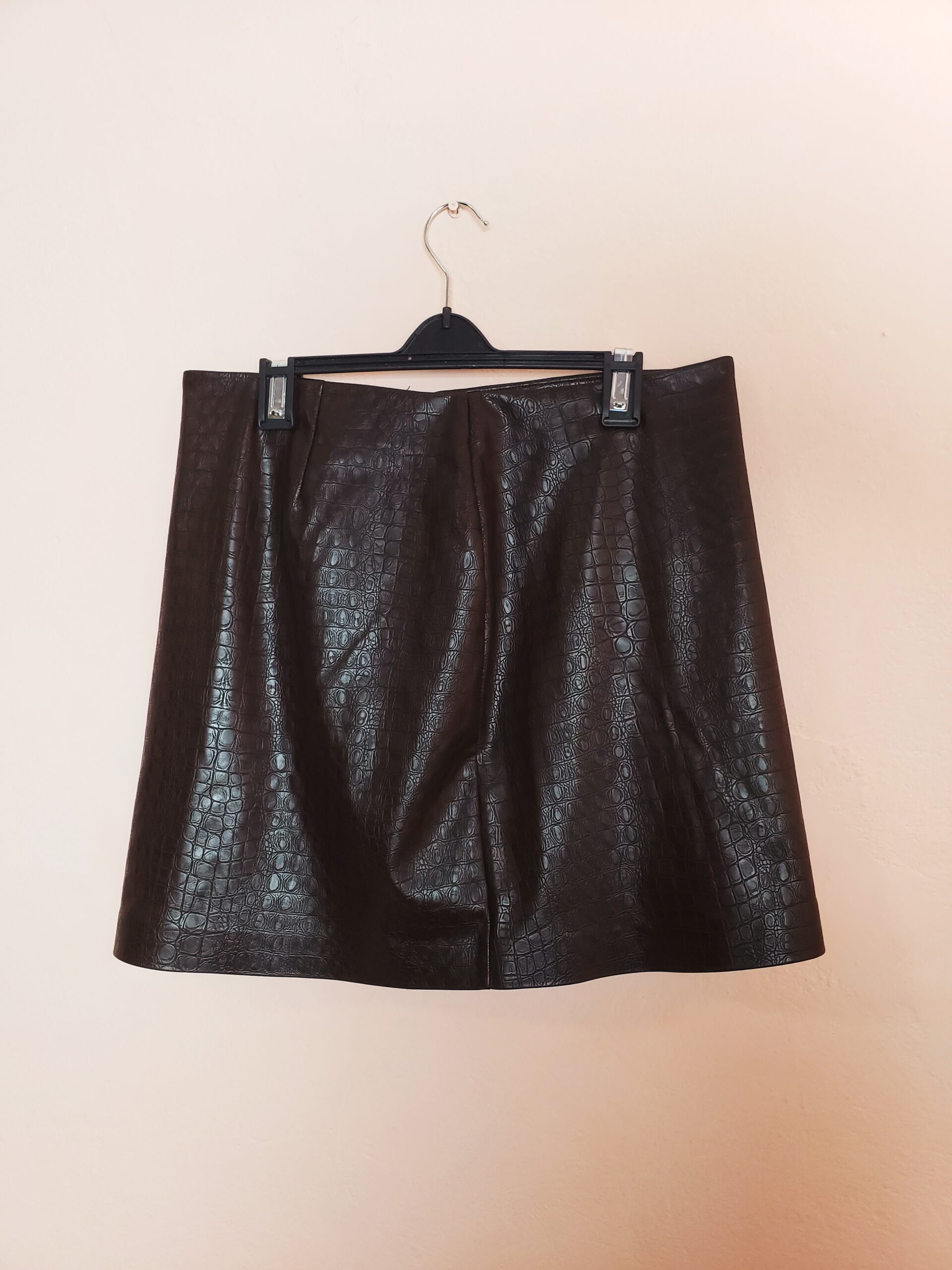 Стильна коричнева спідниця з ефектом крокодилової шкіри F&F - розмір 40 EUR 1 Стильна коричнева спідниця з ефектом крокодилової шкіри F&F - розмір 40 EUR