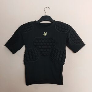 Стильна спортивна футболка з захисними вставками - елегантний чорний дизайн для активного lifestyle