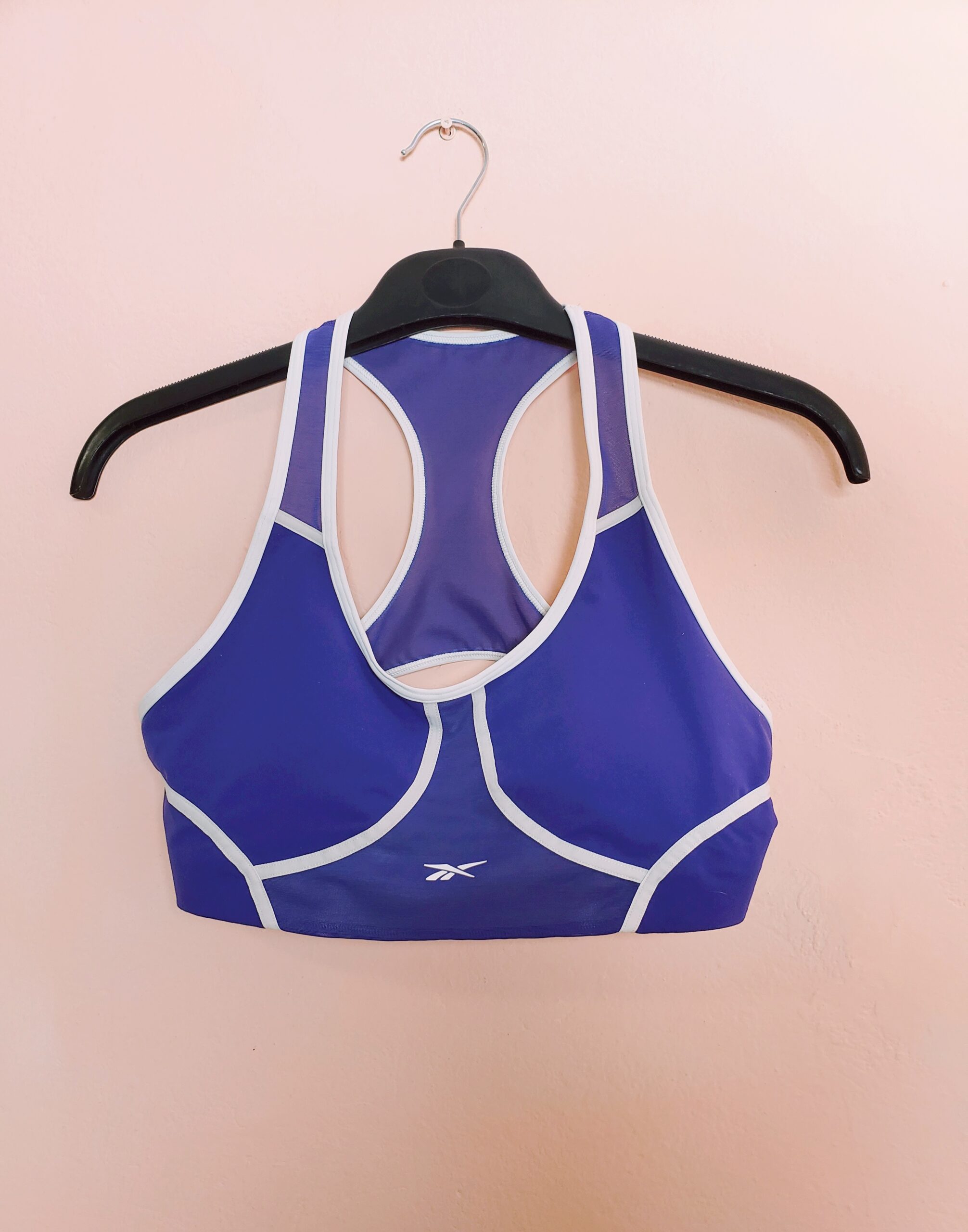 Стильний фіолетовий спортивний топ Reebok - елегантний та модний вибір для активного lifestyle 1 Стильний фіолетовий спортивний топ Reebok - елегантний та модний вибір для активного lifestyle