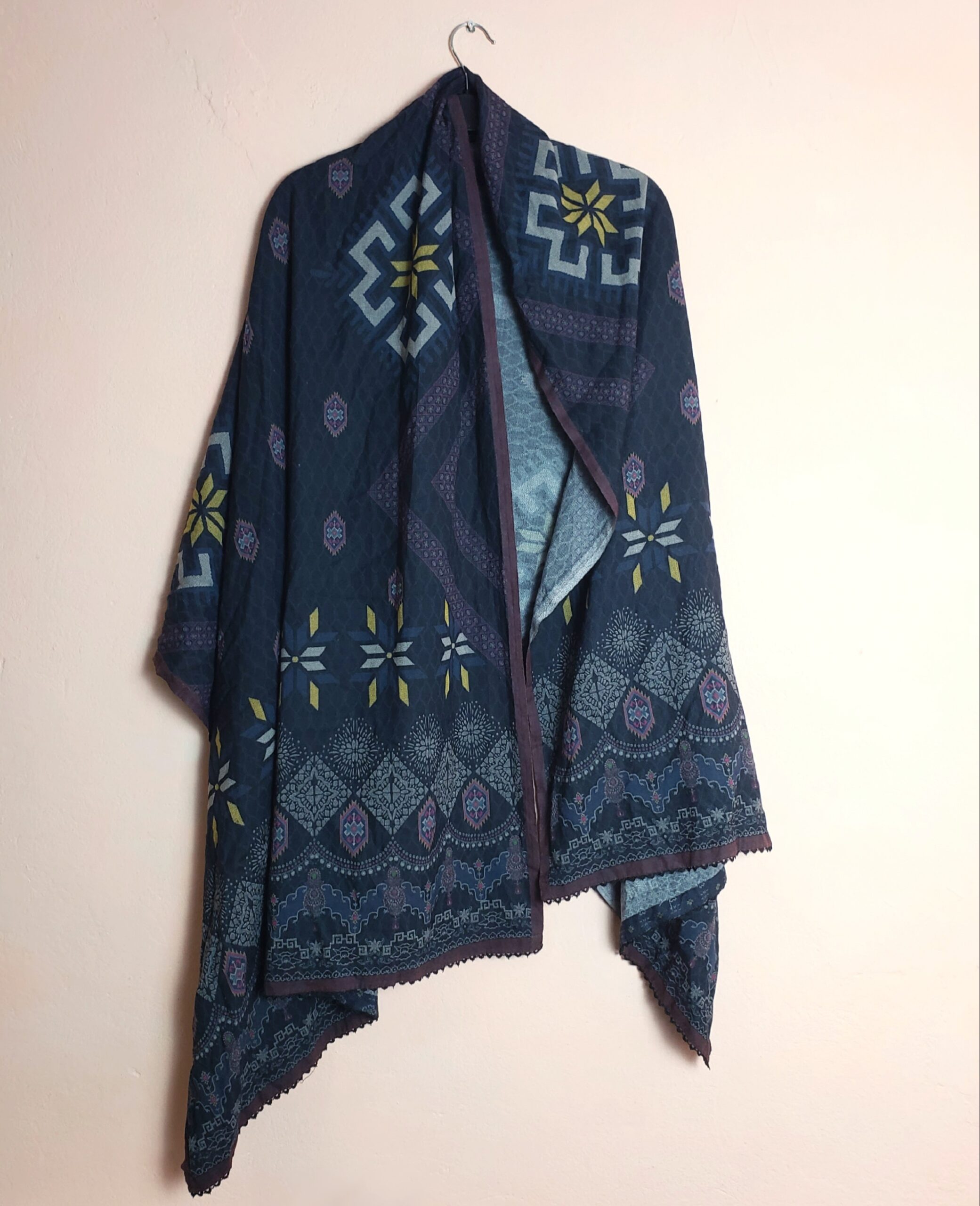 Елегантний багатокольоровий шарф з етнічним орнаментом - поліестер акрил 218 см 1 Елегантний багатокольоровий шарф з етнічним орнаментом - поліестер акрил 218 см