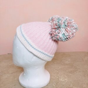 Стильна дитяча шапка з помпонами - елегантний рожево-білий аксесуар для модних малят 3-6 місяців