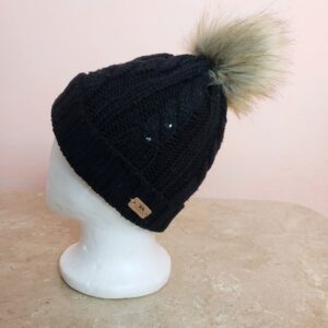 Чорна в'язана шапка Trespass з помпоном - зимова шапка жіноча