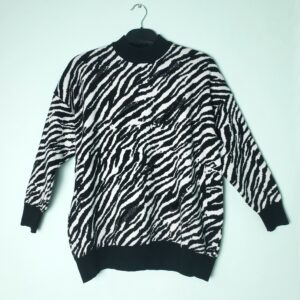 Кошик 4 Стильний светр Cameo Rose з зебровим принтом - Елегантний тренд білий чорний вживаний