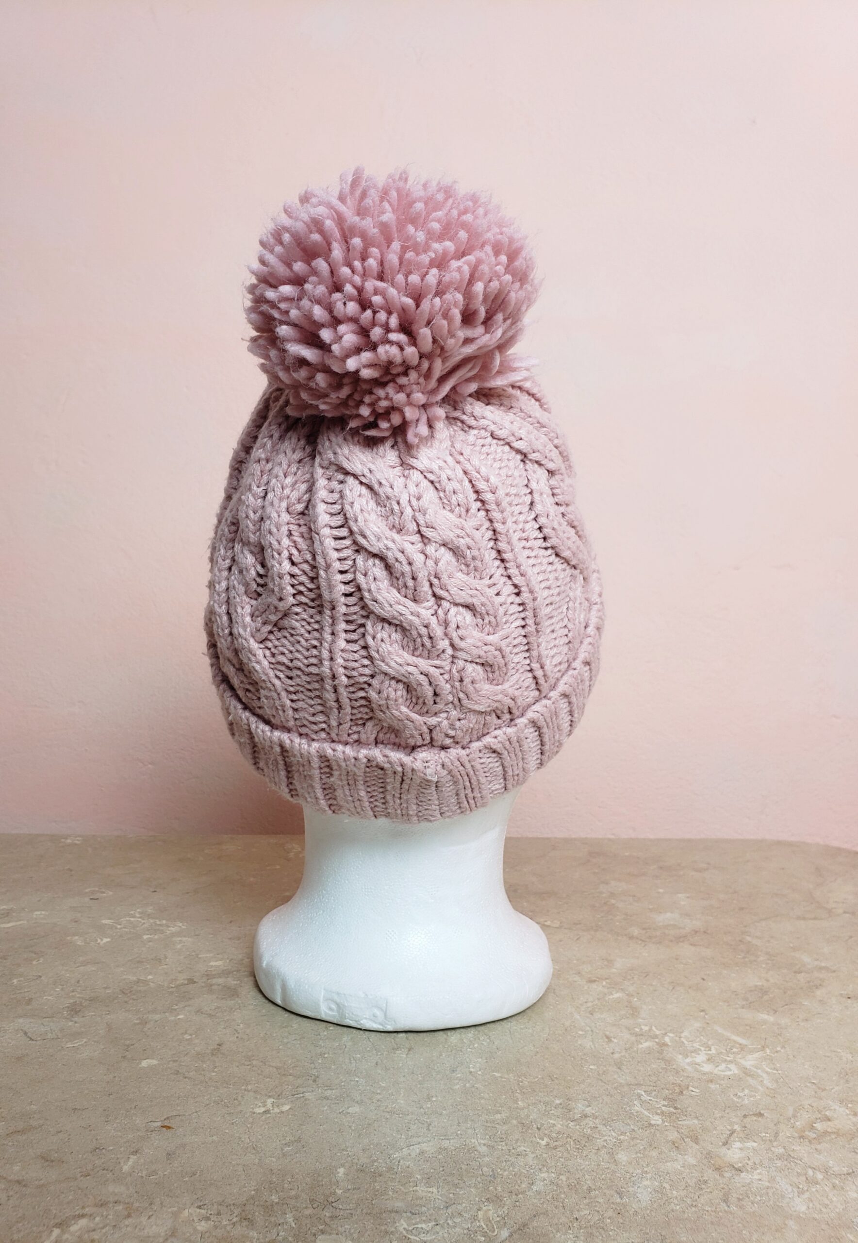Дитяча рожева шапка з помпоном 3-6 років - в'язана шапочка для дівчинки 3 Дитяча рожева шапка з помпоном 3-6 років - в'язана шапочка для дівчинки - Зображення 3