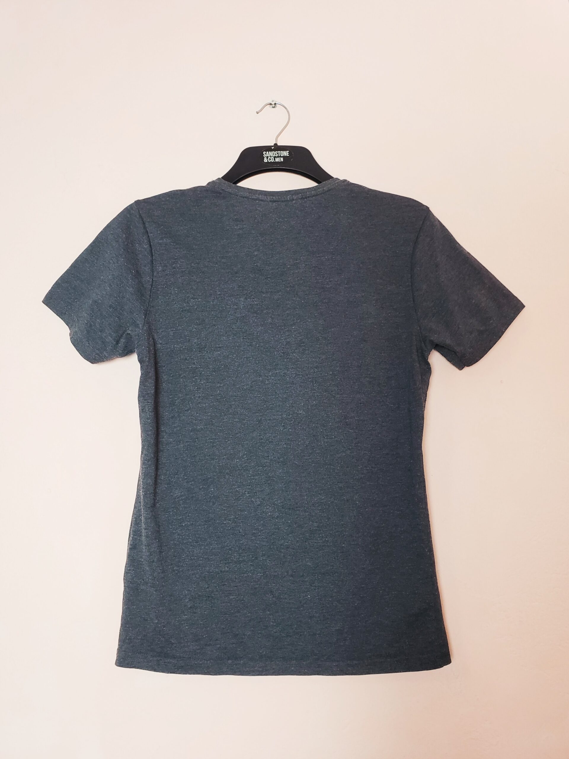 Чоловіча футболка Industrialize темно-сіра з принтом міста розмір XS 2 Чоловіча футболка Industrialize темно-сіра з принтом міста розмір XS - Зображення 2