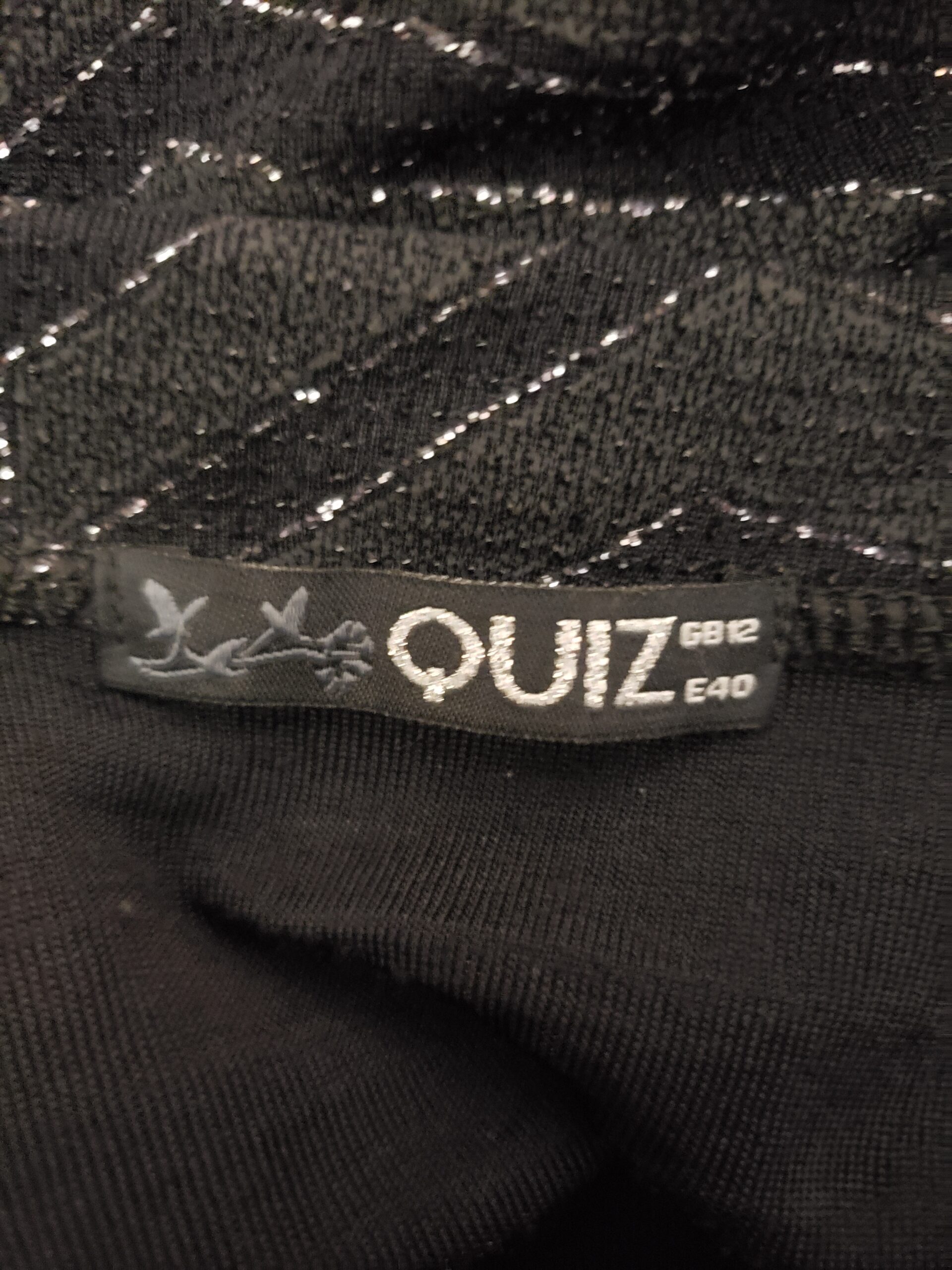 Стильна чорна блуза Quiz з металік ефектом - елегантний вечірній топ у ідеальному стані 7 Стильна чорна блуза Quiz з металік ефектом - елегантний вечірній топ у ідеальному стані - Зображення 7